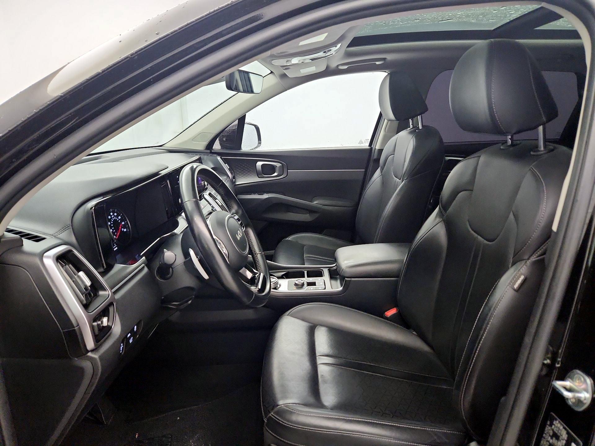 Thumbnail: 2023 Kia Sorento - 11