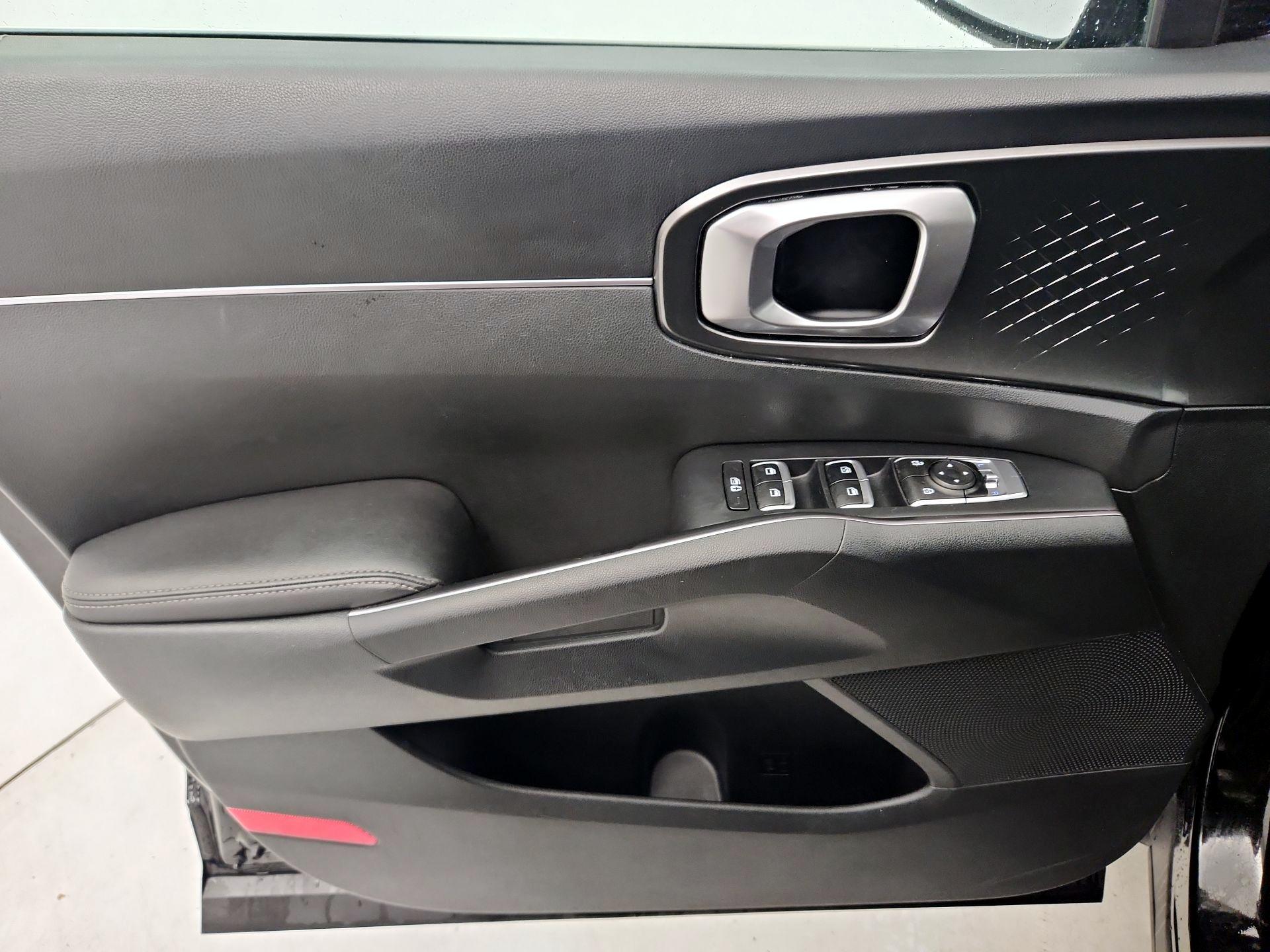 Thumbnail: 2023 Kia Sorento - 12