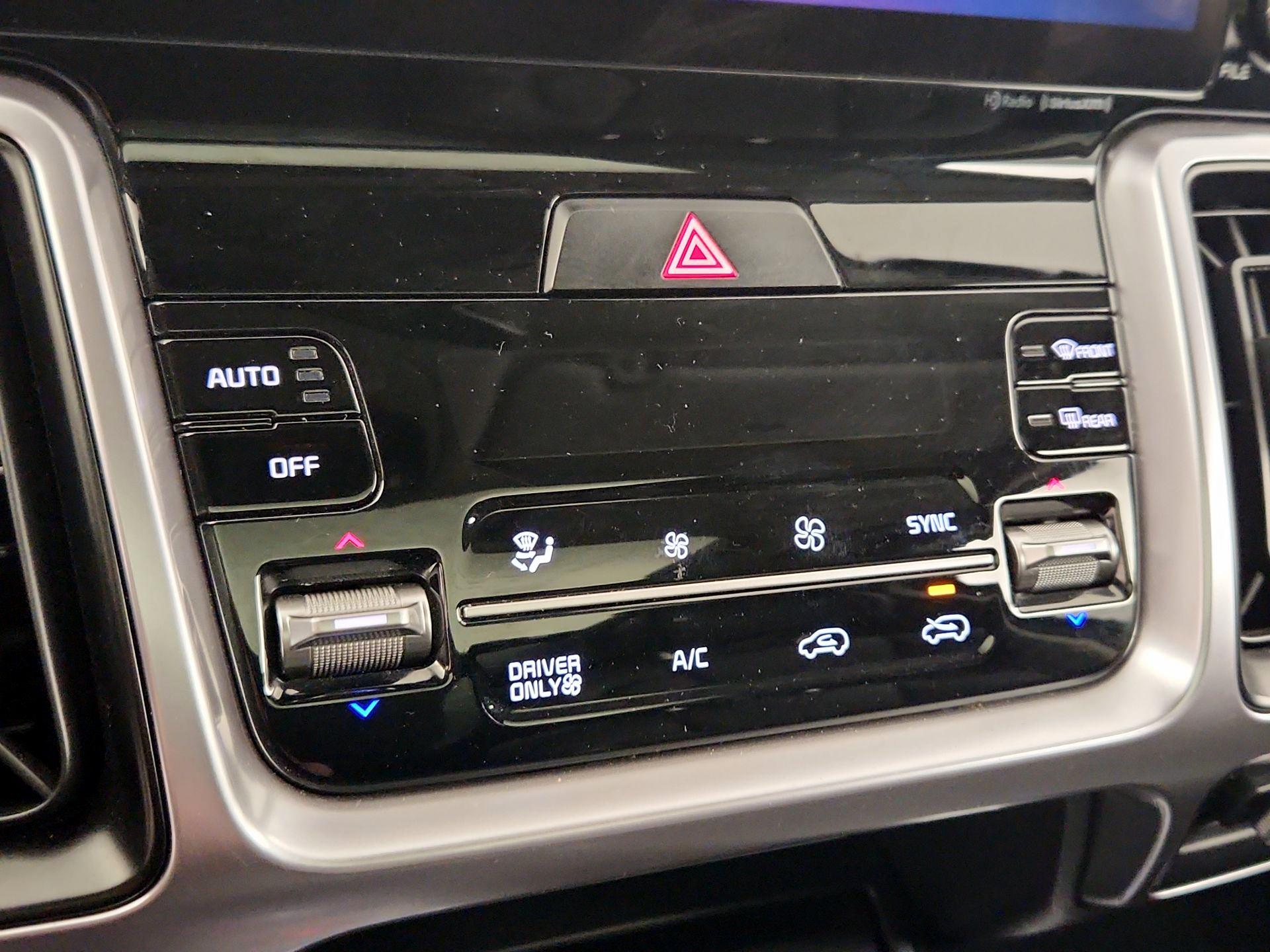 Thumbnail: 2023 Kia Sorento - 17