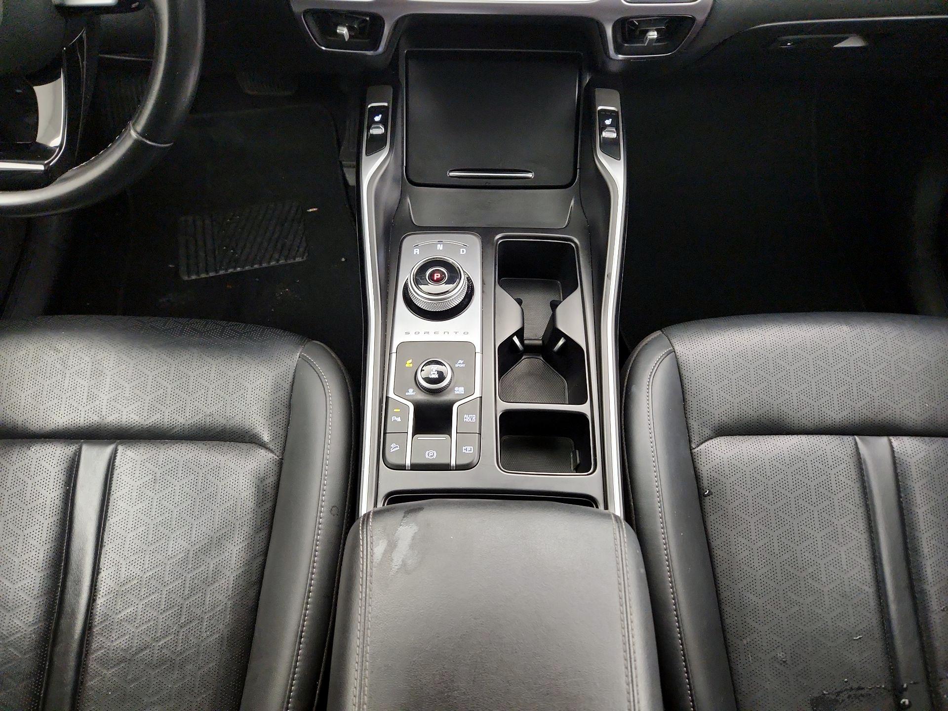 Thumbnail: 2023 Kia Sorento - 18