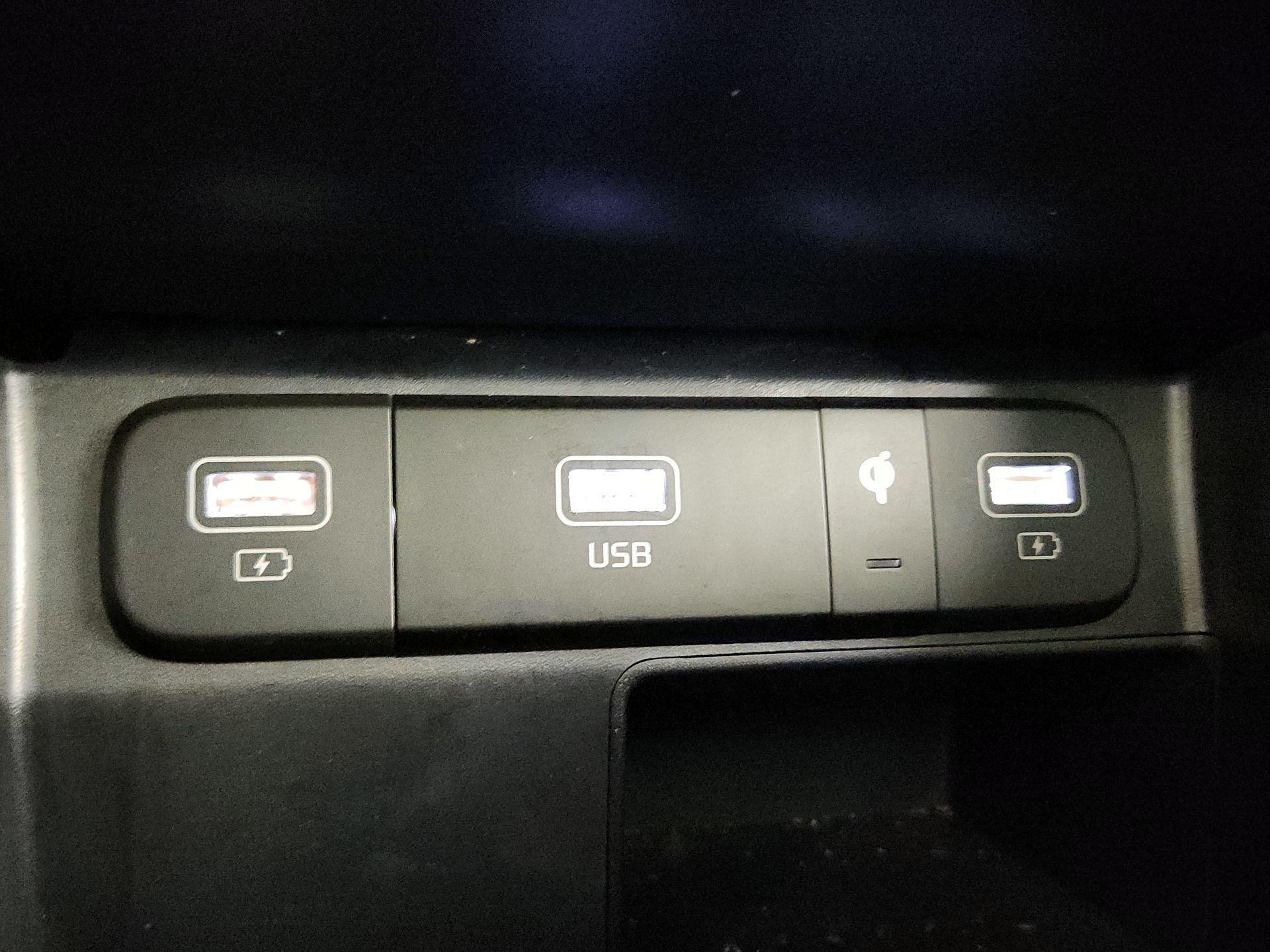 Thumbnail: 2023 Kia Sorento - 19