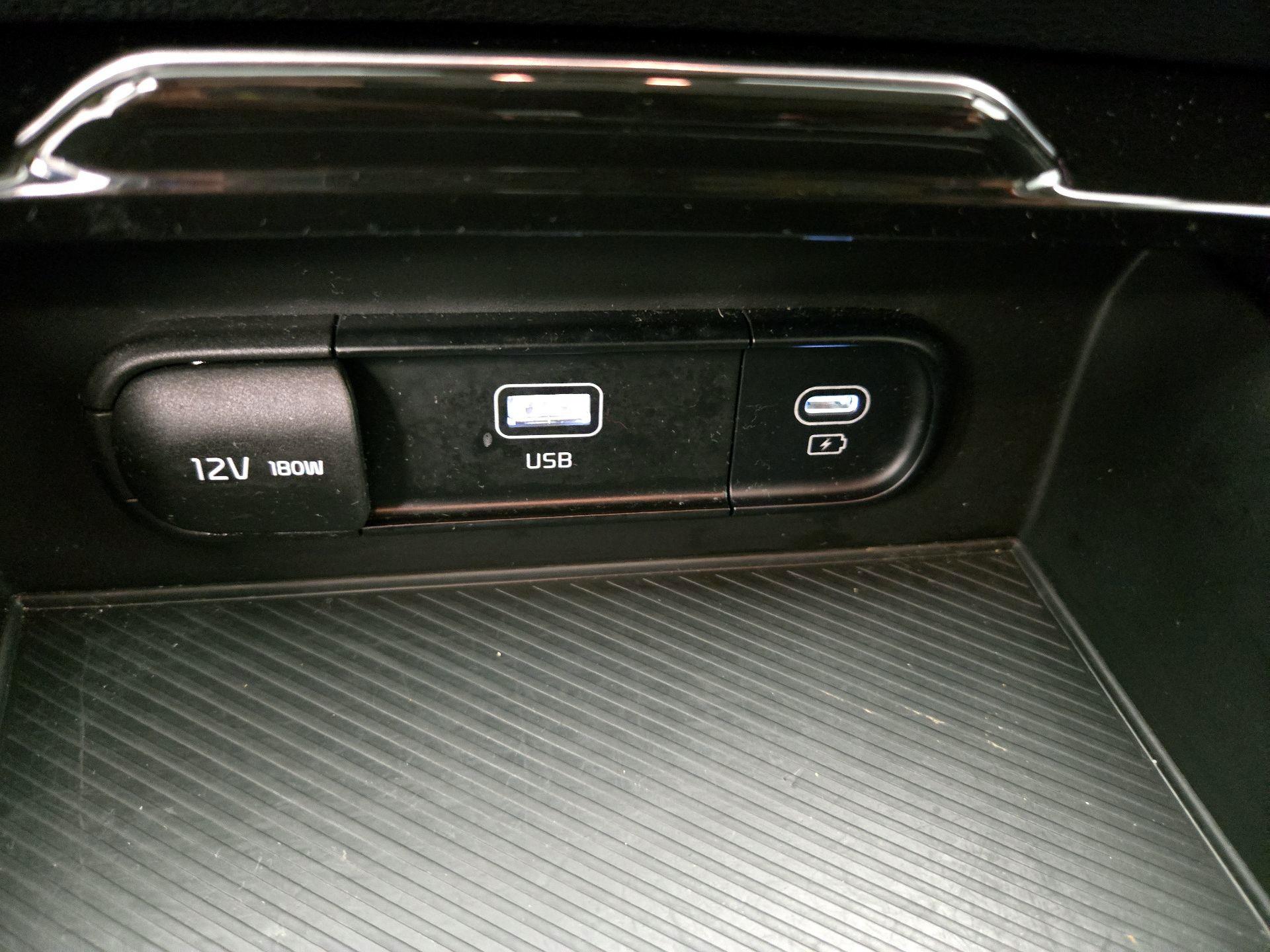 Thumbnail: 2023 Kia Sportage - 18