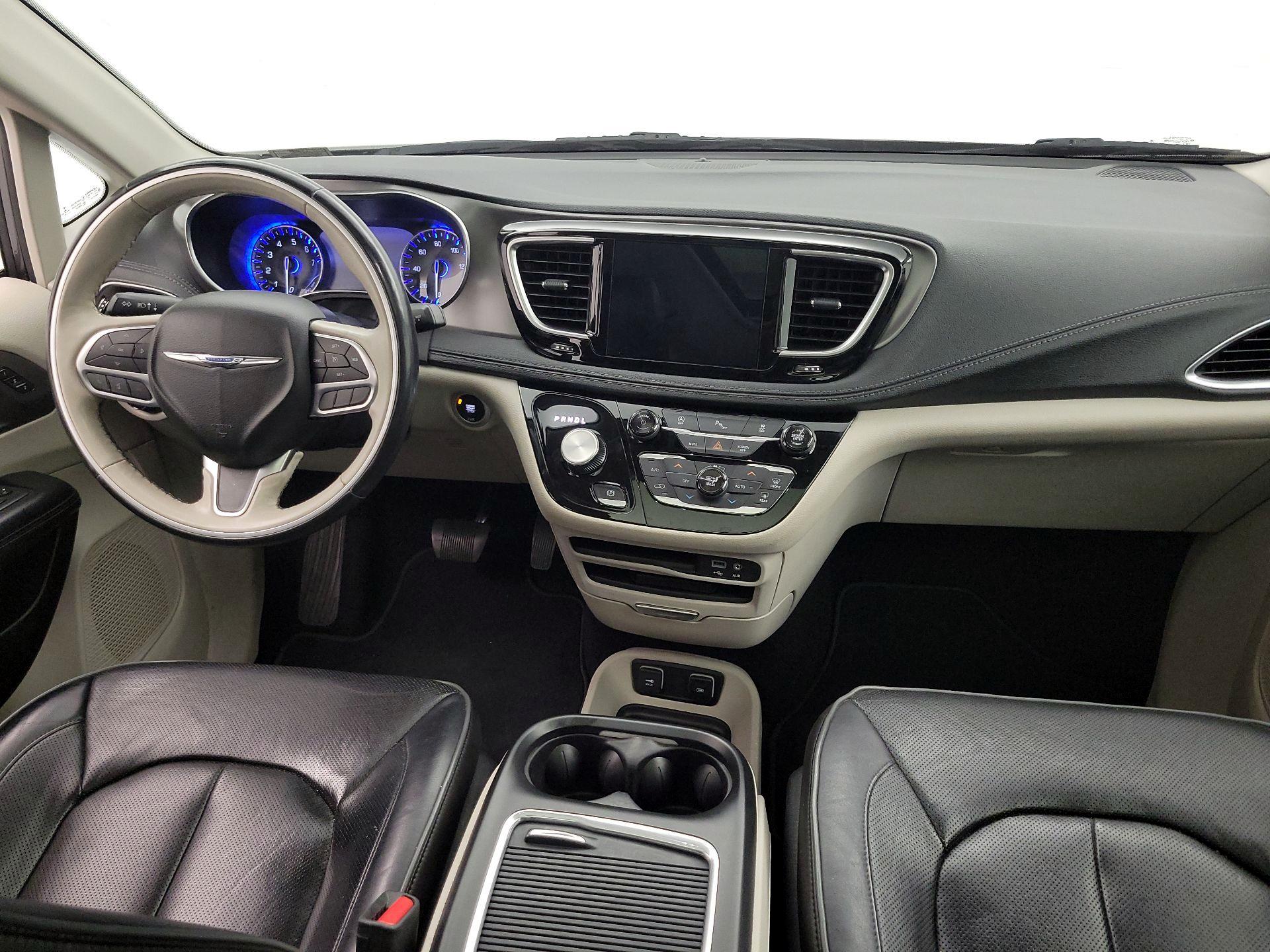 Thumbnail: 2019 Chrysler Pacifica - 9