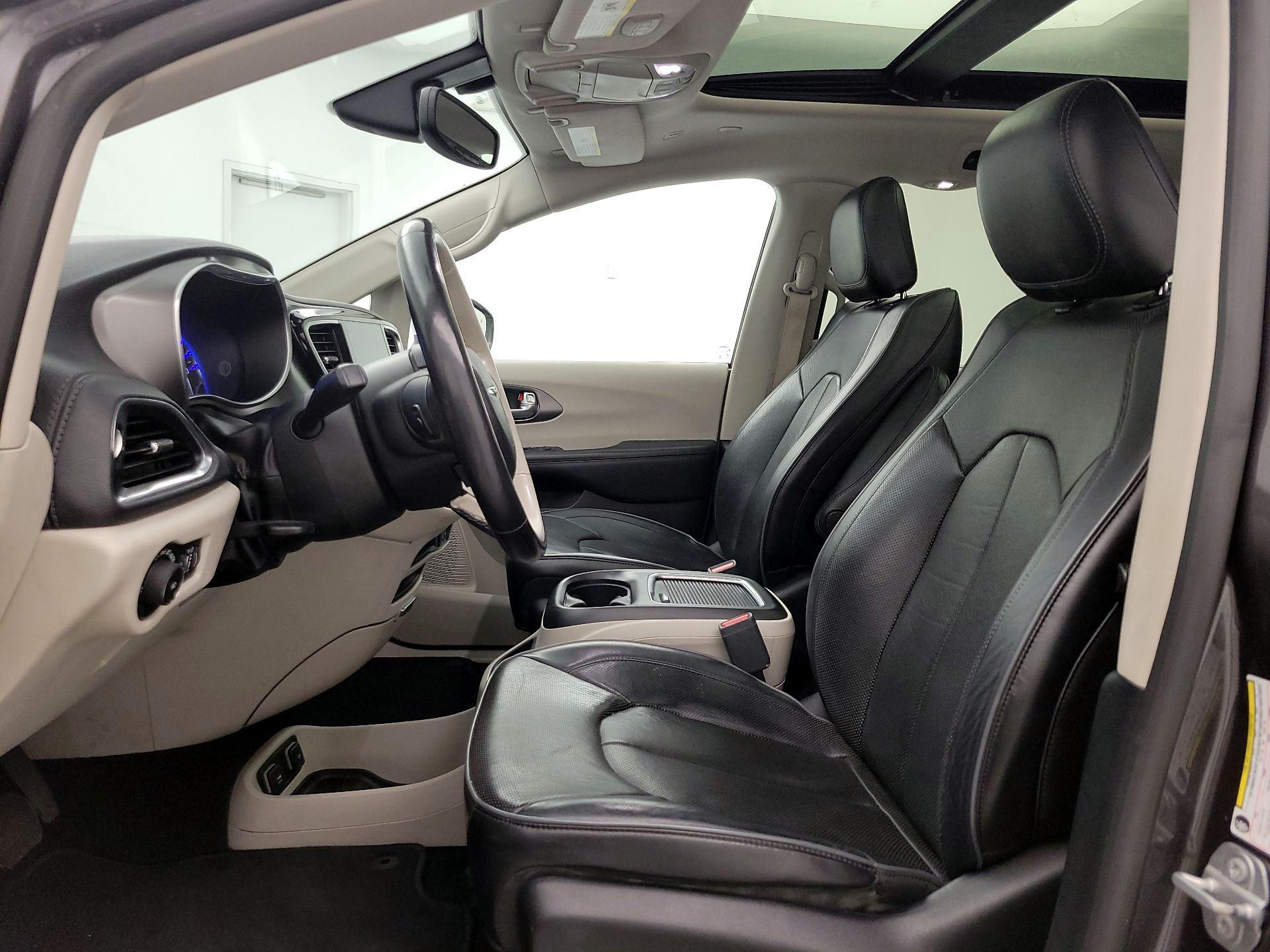 Thumbnail: 2019 Chrysler Pacifica - 11