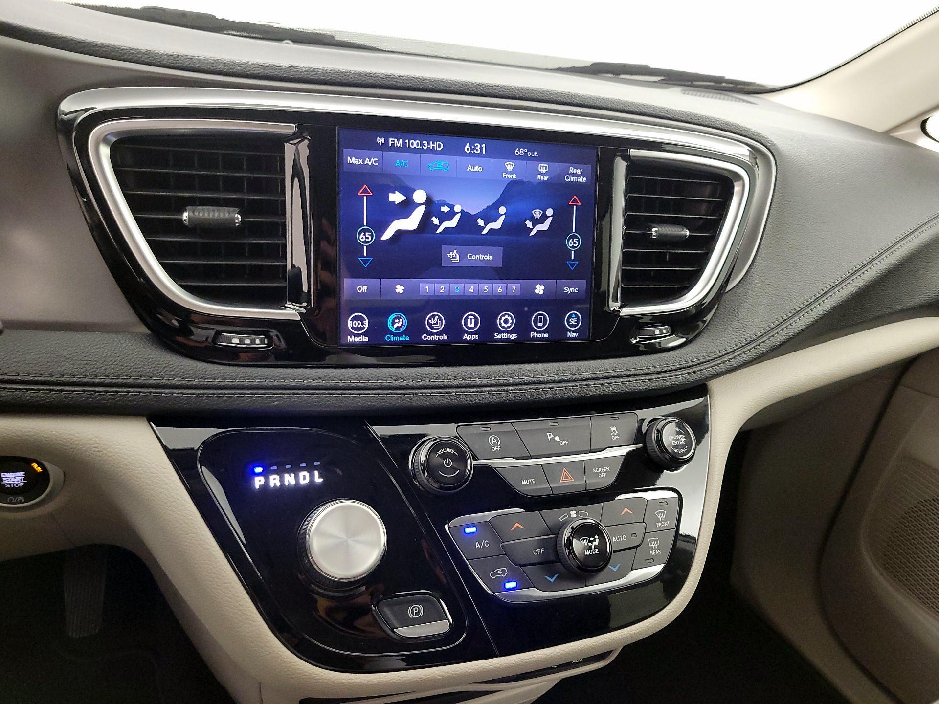 Thumbnail: 2019 Chrysler Pacifica - 17