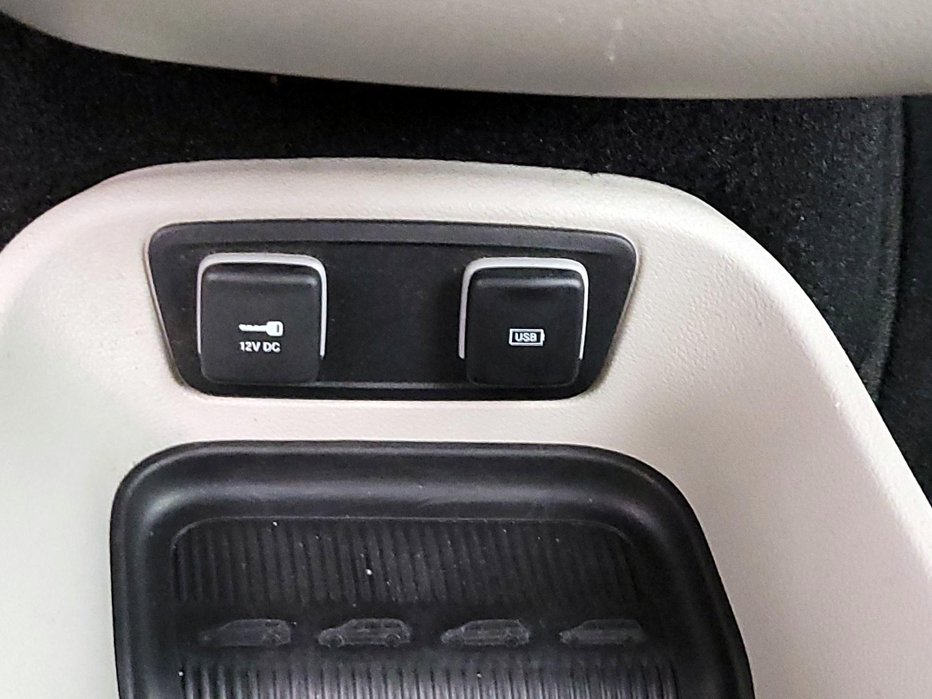 Thumbnail: 2019 Chrysler Pacifica - 19