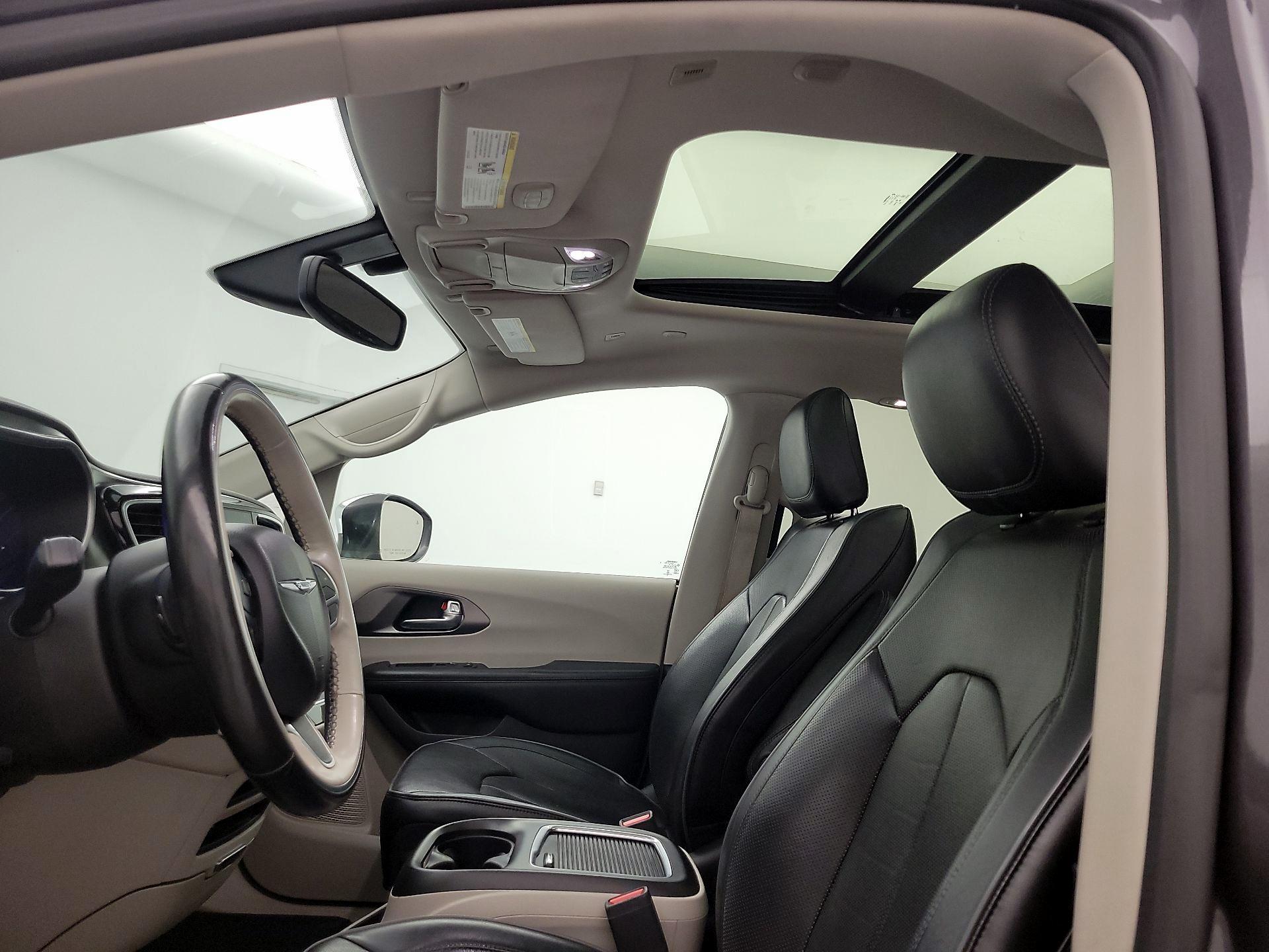 Thumbnail: 2019 Chrysler Pacifica - 20