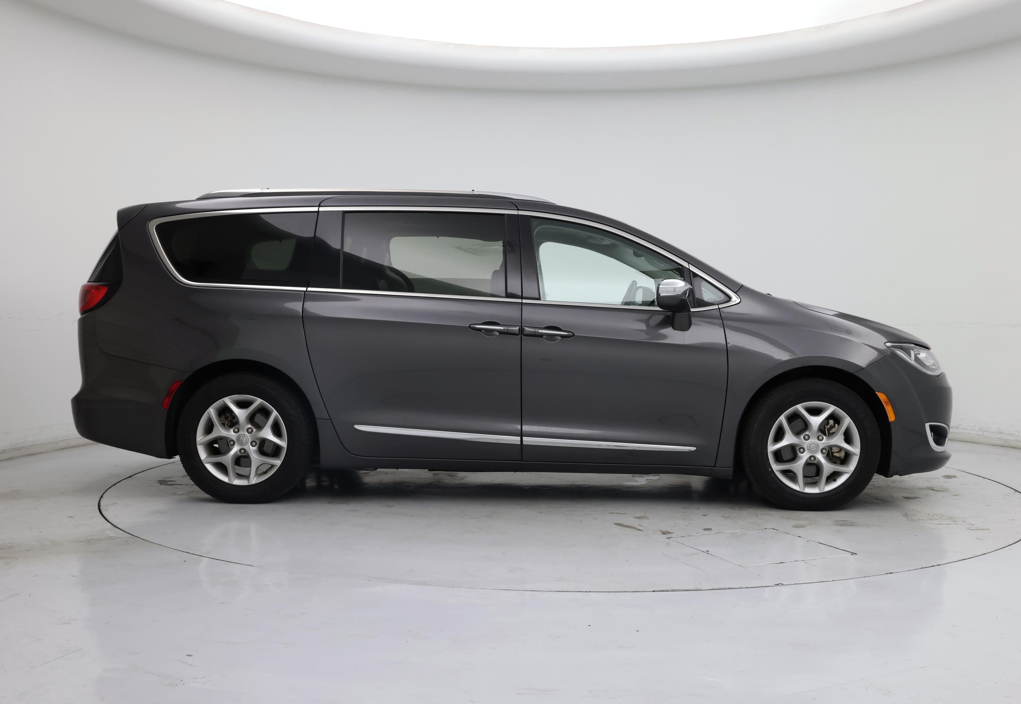 Thumbnail: 2019 Chrysler Pacifica - 7