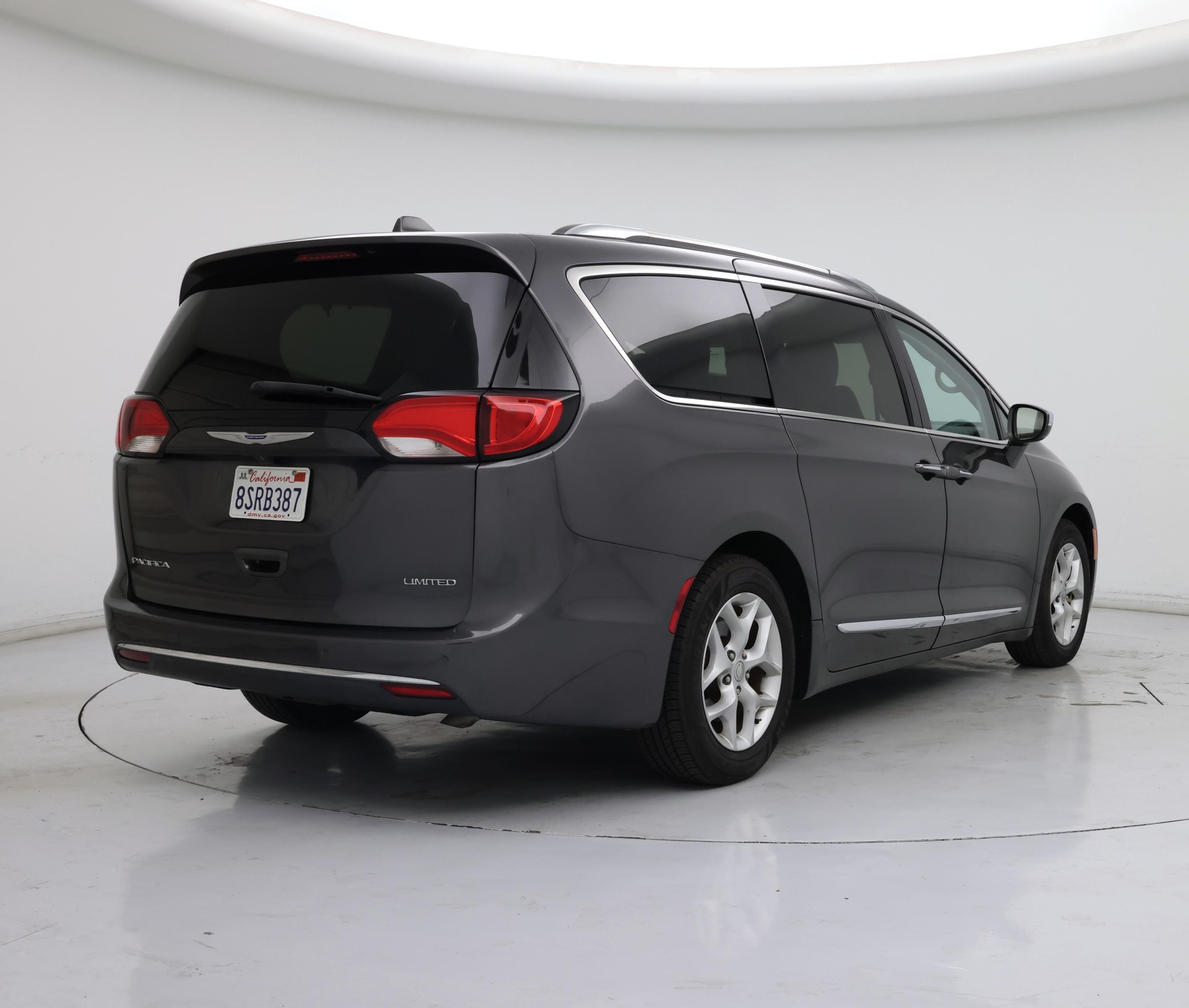 Thumbnail: 2019 Chrysler Pacifica - 8