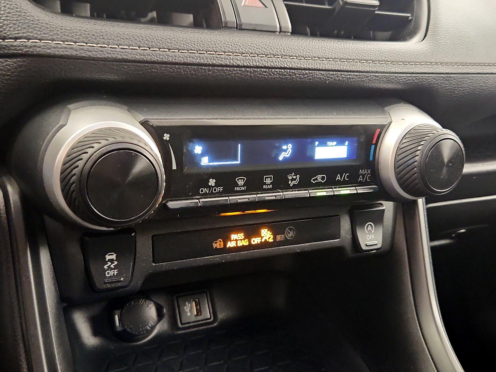 Thumbnail: 2024 Toyota RAV4 - 16