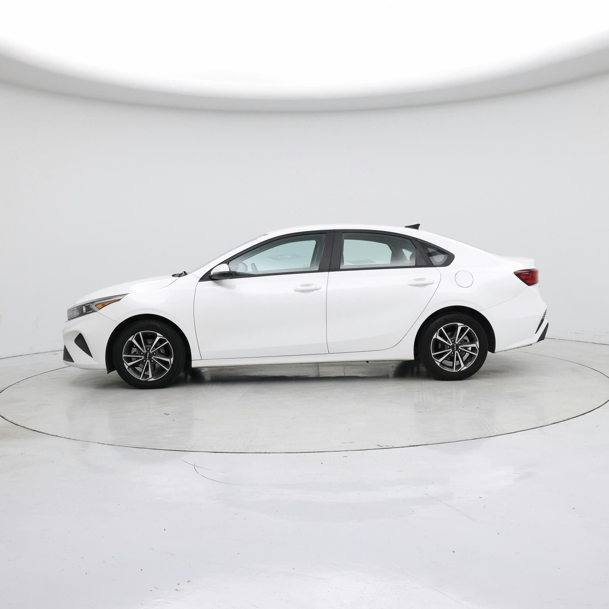 Thumbnail: 2023 Kia Forte - 3