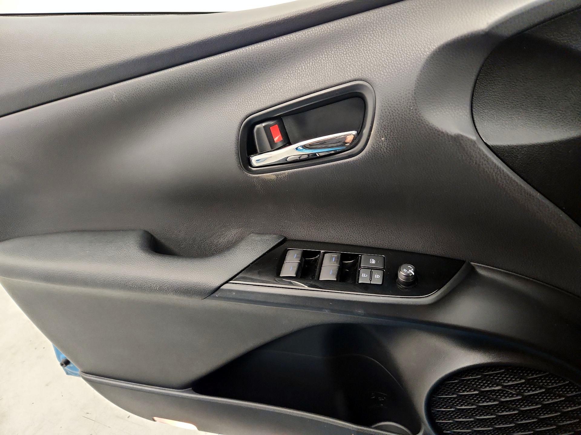 Thumbnail: 2020 Toyota Prius Prime - 12