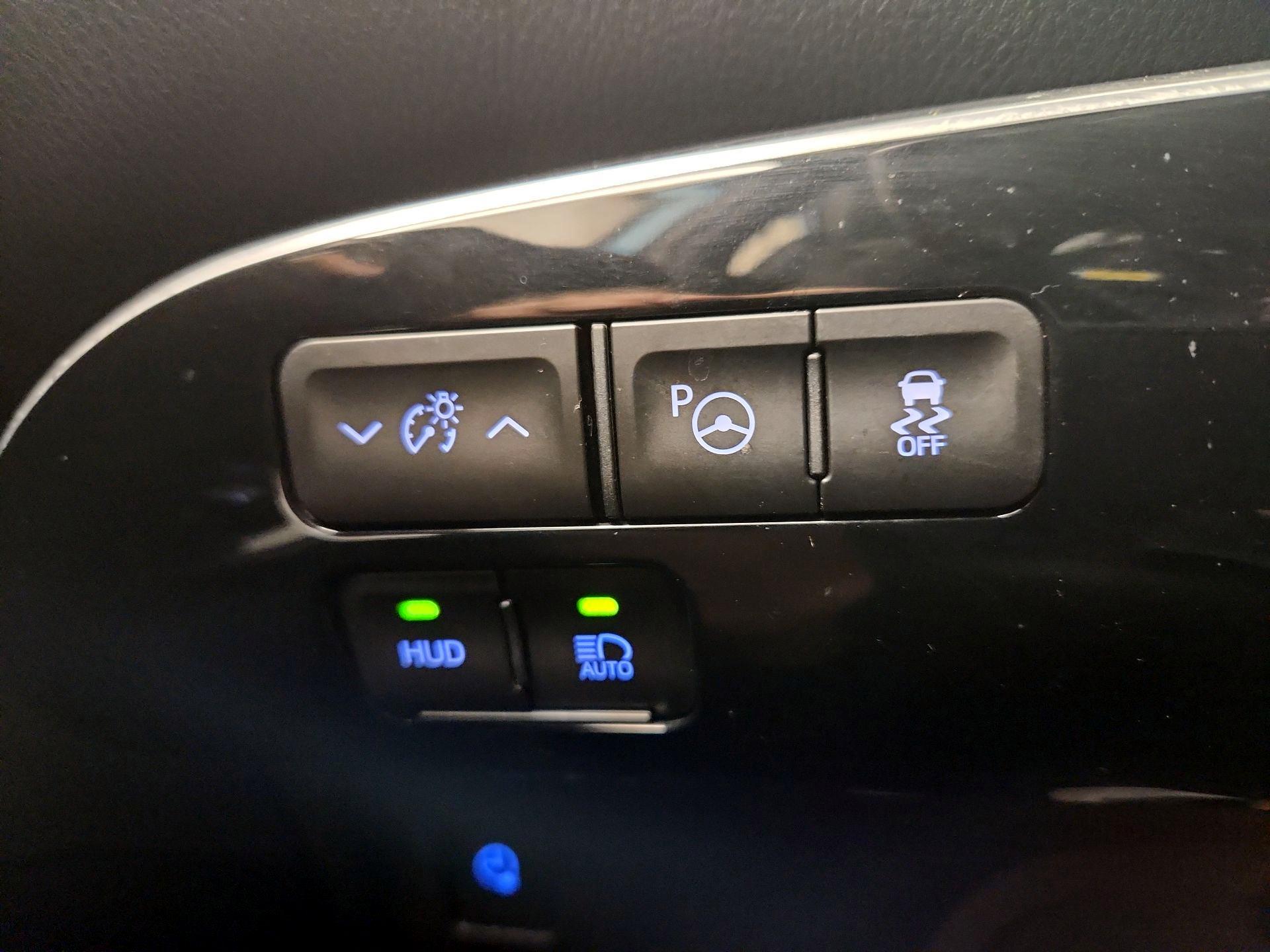 Thumbnail: 2020 Toyota Prius Prime - 13