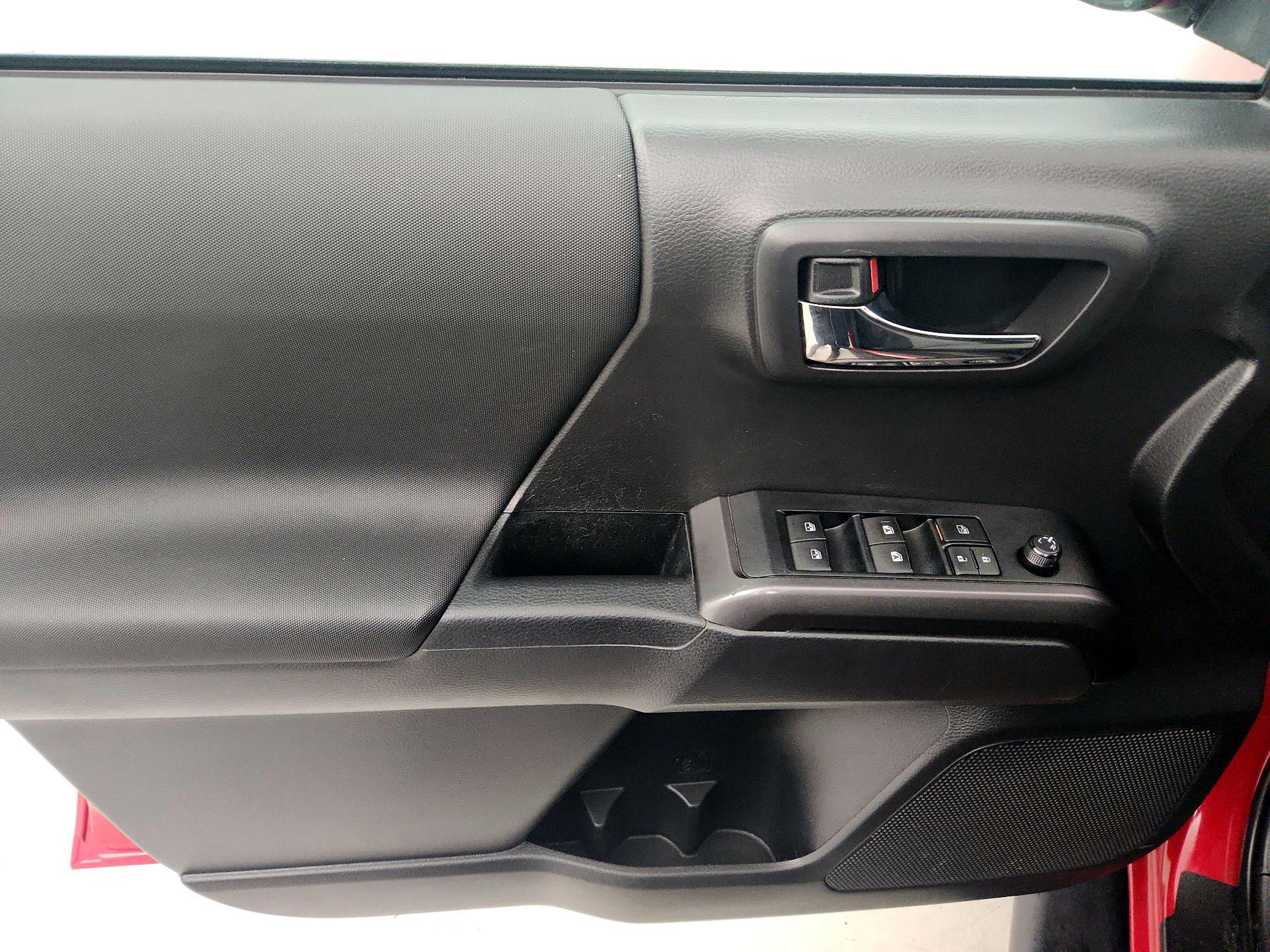 Thumbnail: 2022 Toyota Tacoma - 12