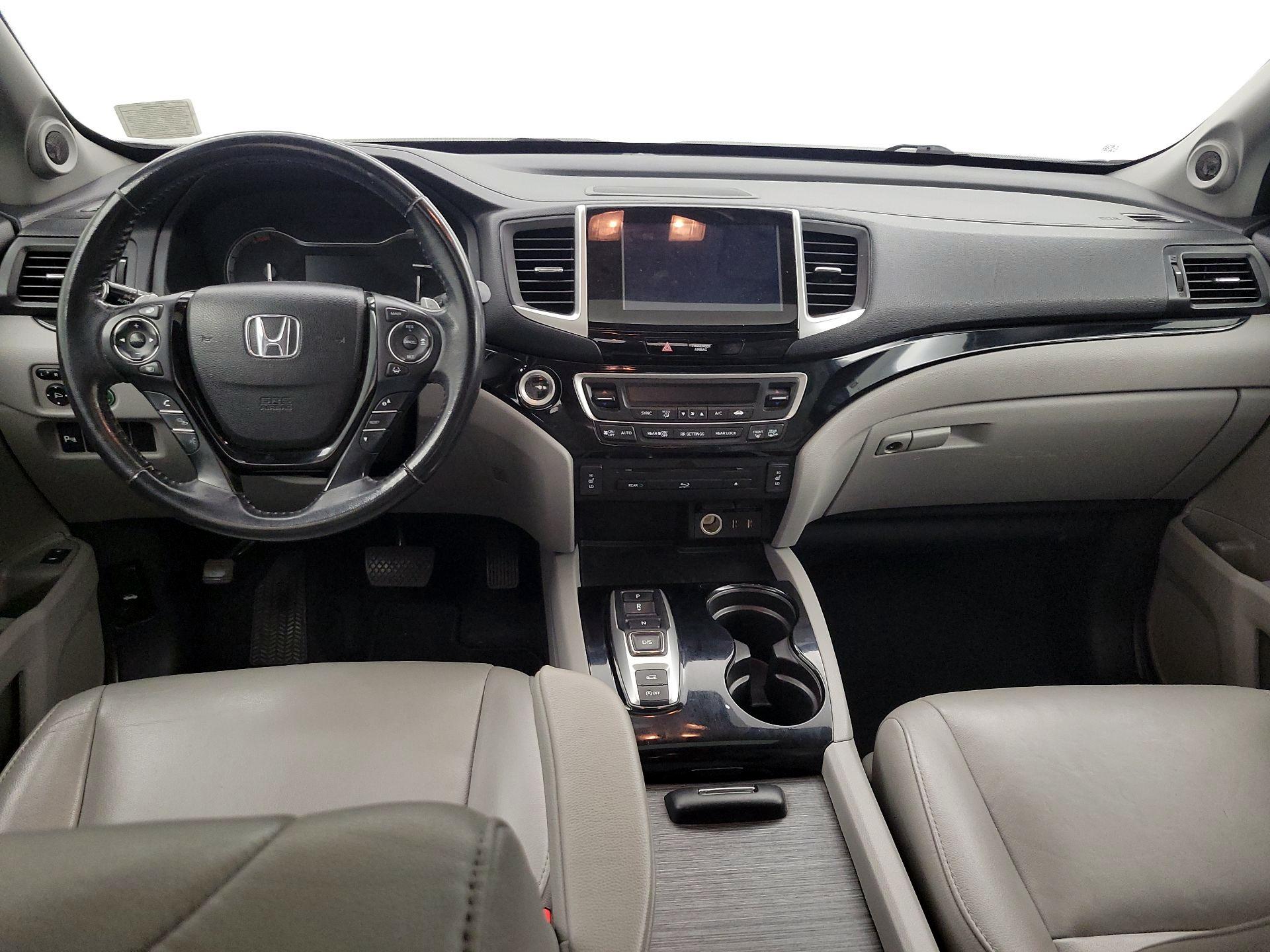 Thumbnail: 2017 Honda Pilot - 9