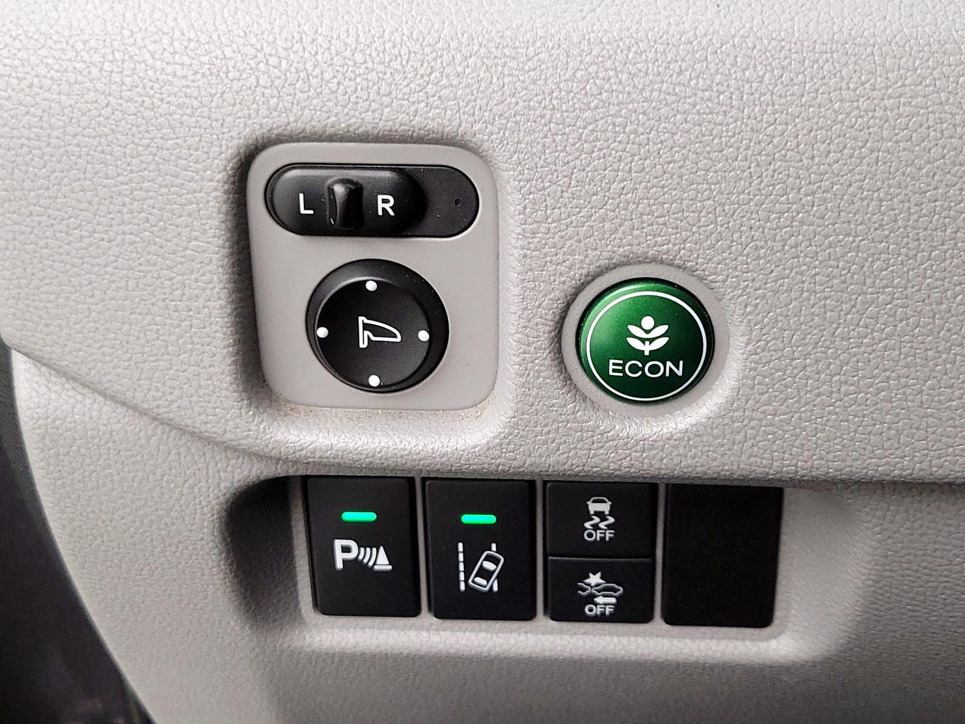 Thumbnail: 2017 Honda Pilot - 13