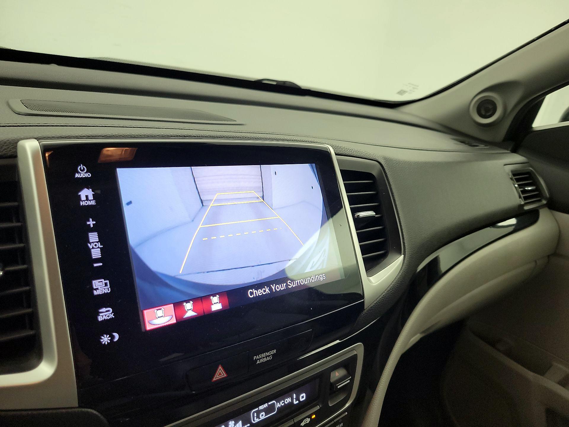 Thumbnail: 2017 Honda Pilot - 14