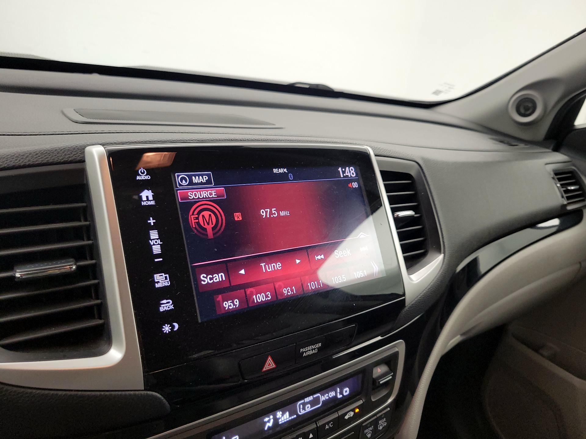 Thumbnail: 2017 Honda Pilot - 15