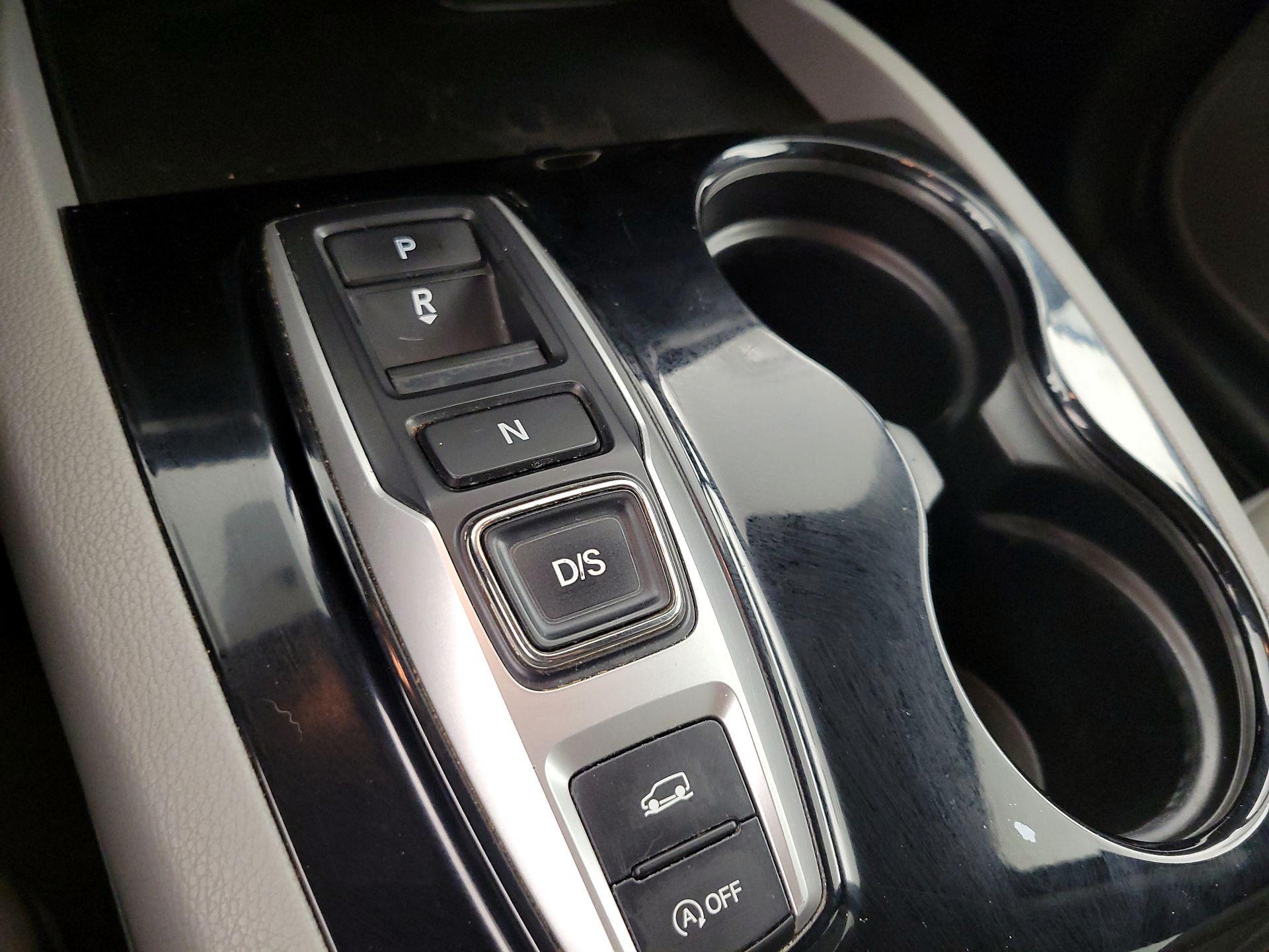 Thumbnail: 2017 Honda Pilot - 17