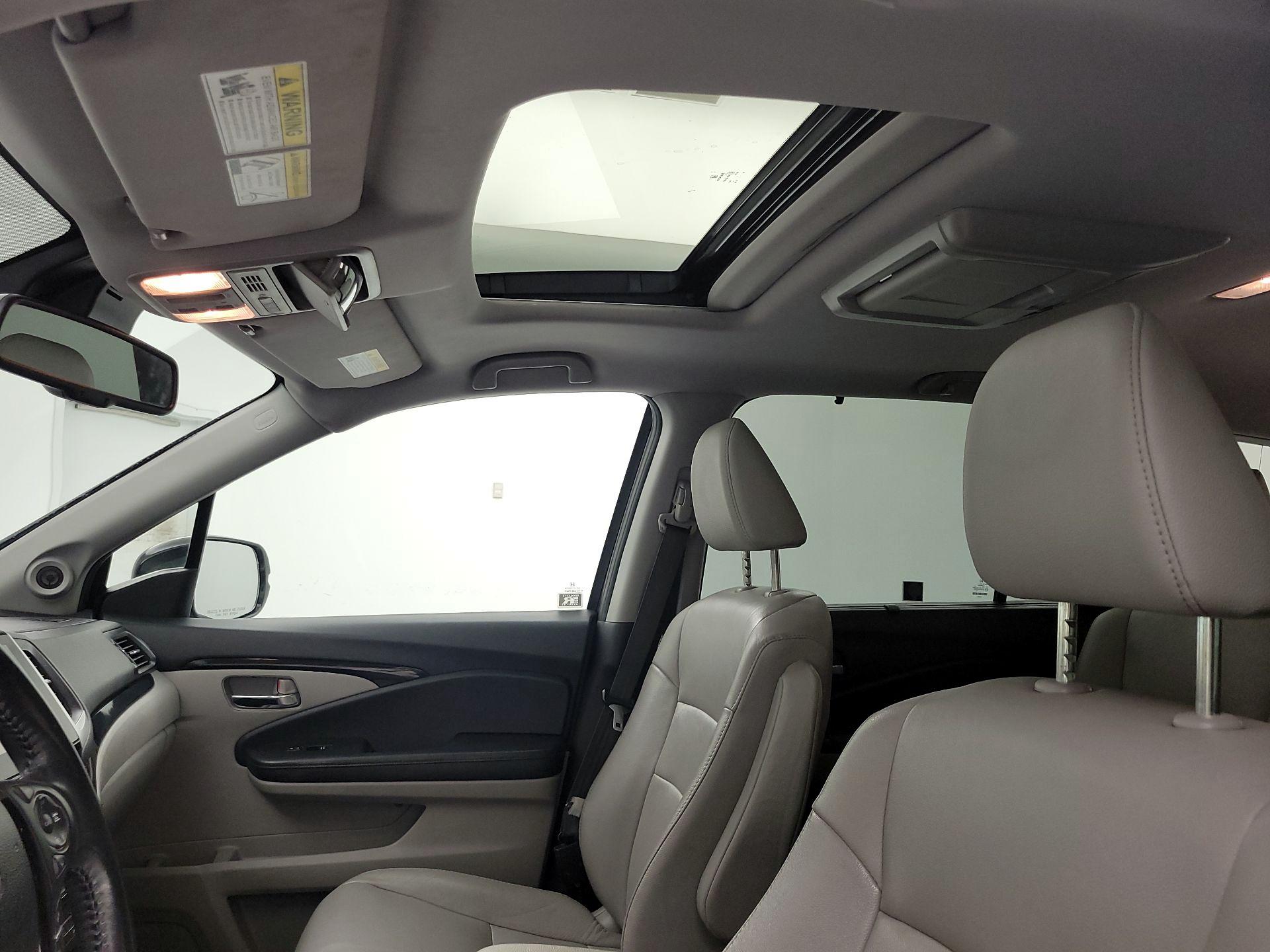 Thumbnail: 2017 Honda Pilot - 18