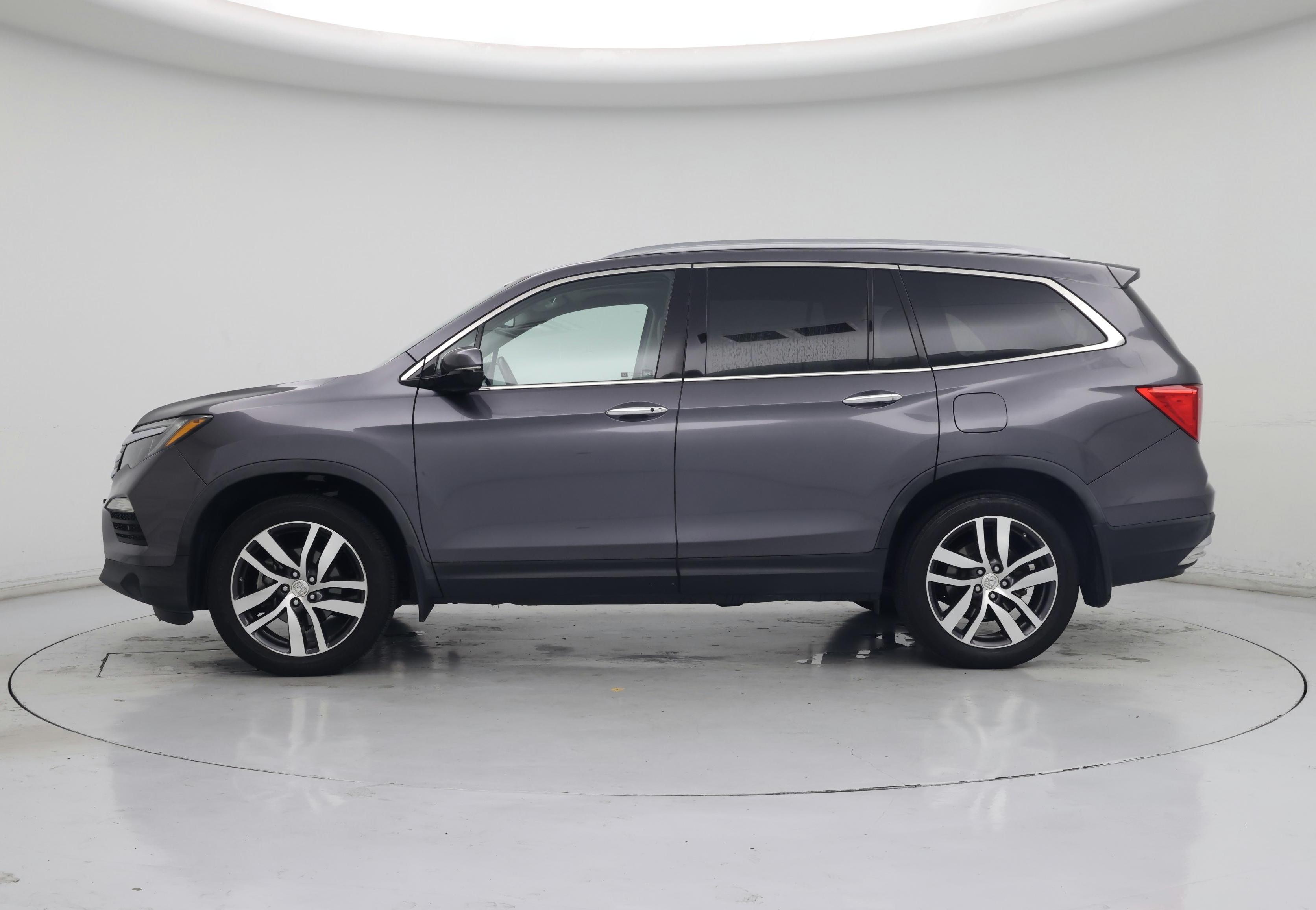 Thumbnail: 2017 Honda Pilot - 3