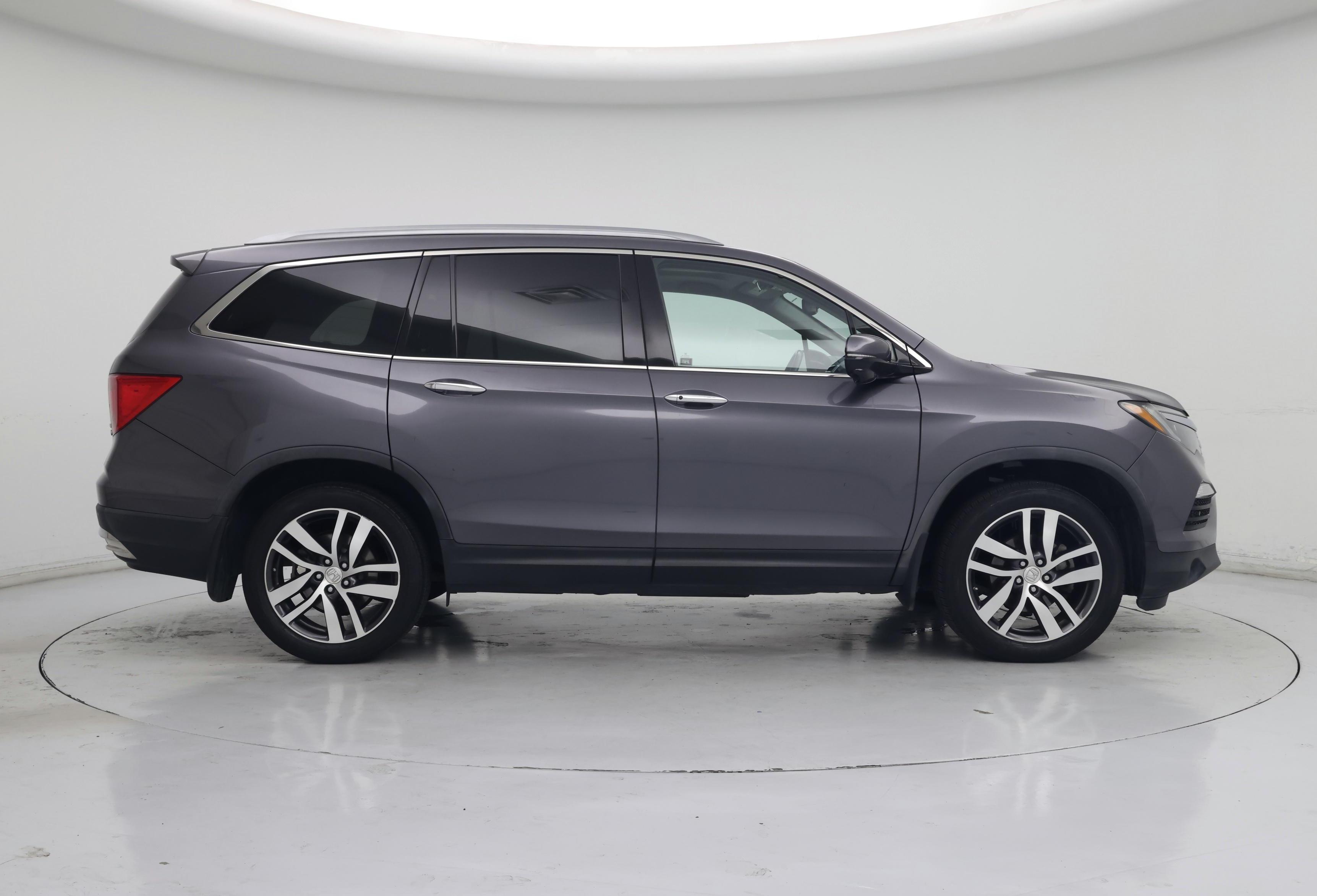 Thumbnail: 2017 Honda Pilot - 7