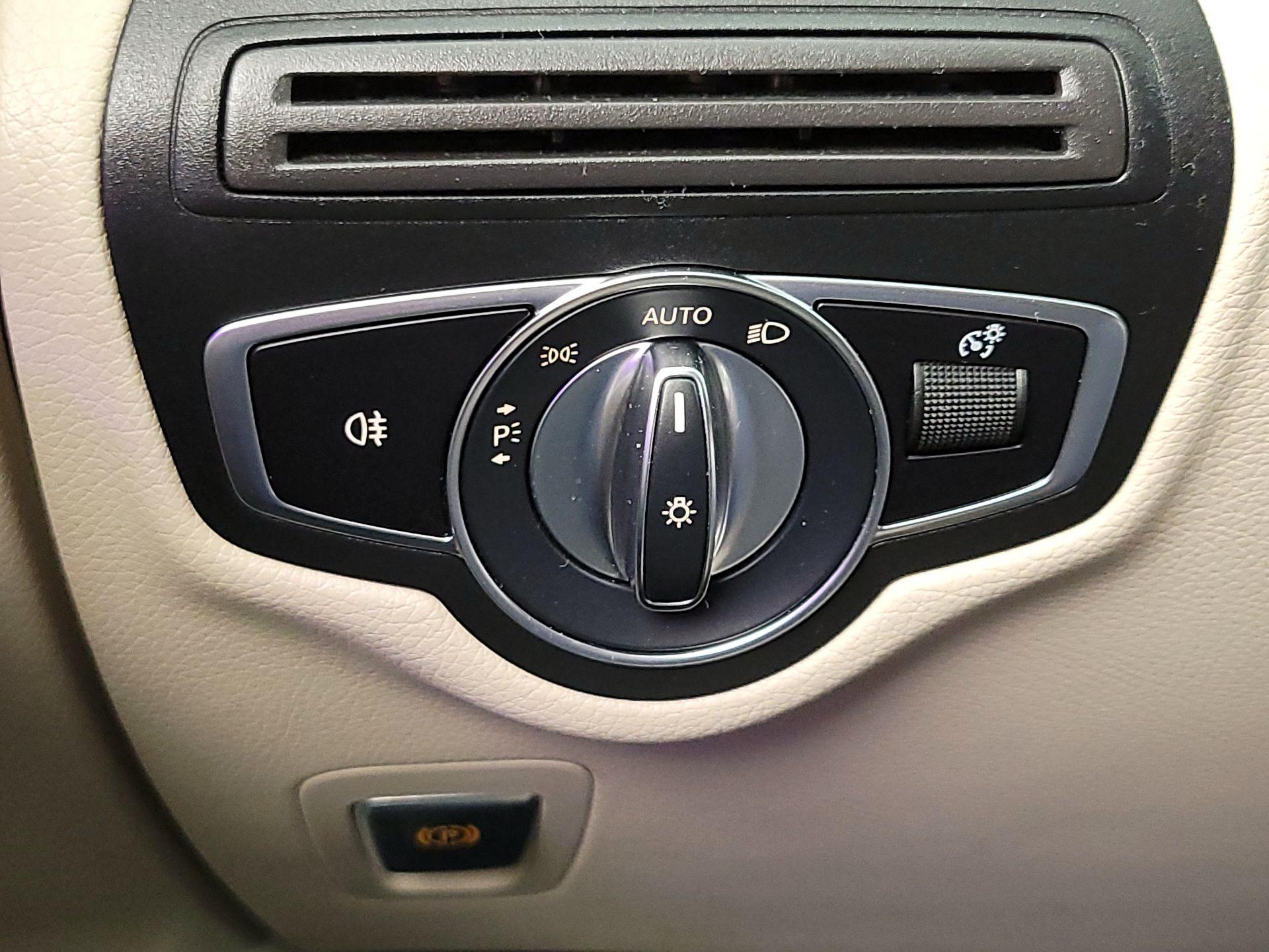 Thumbnail: 2020 Mercedes-Benz GLC - 13