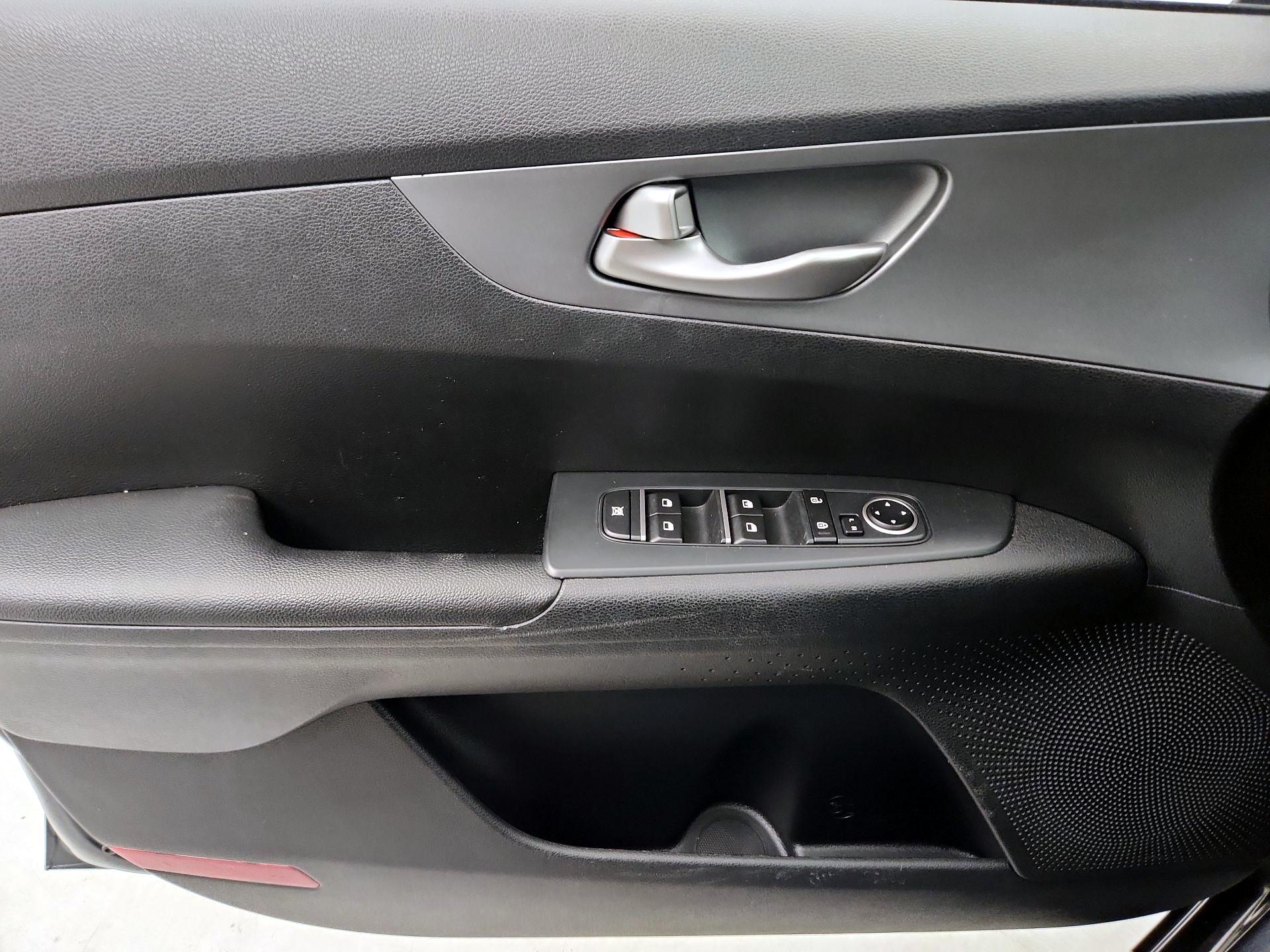 Thumbnail: 2020 Kia Forte - 12