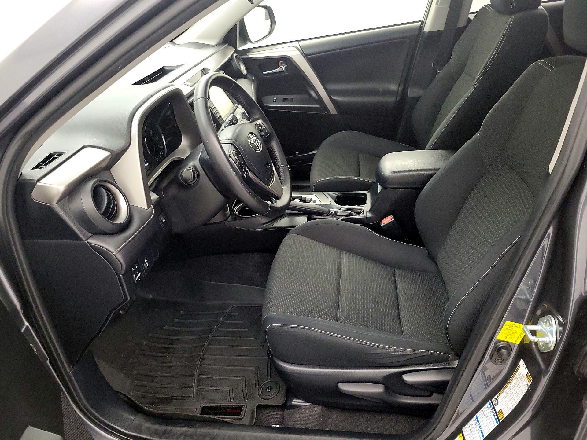 Thumbnail: 2016 Toyota RAV4 - 11