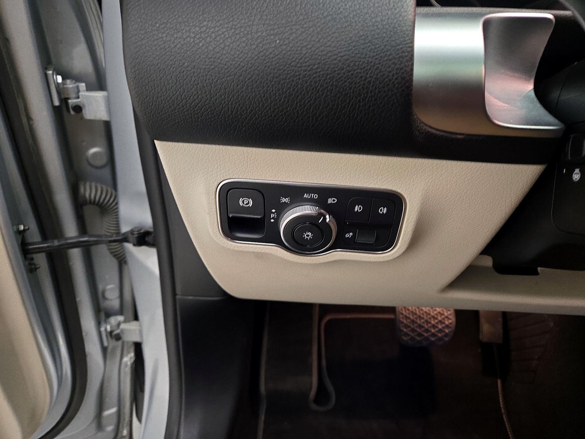 Thumbnail: 2021 Mercedes-Benz GLB - 13