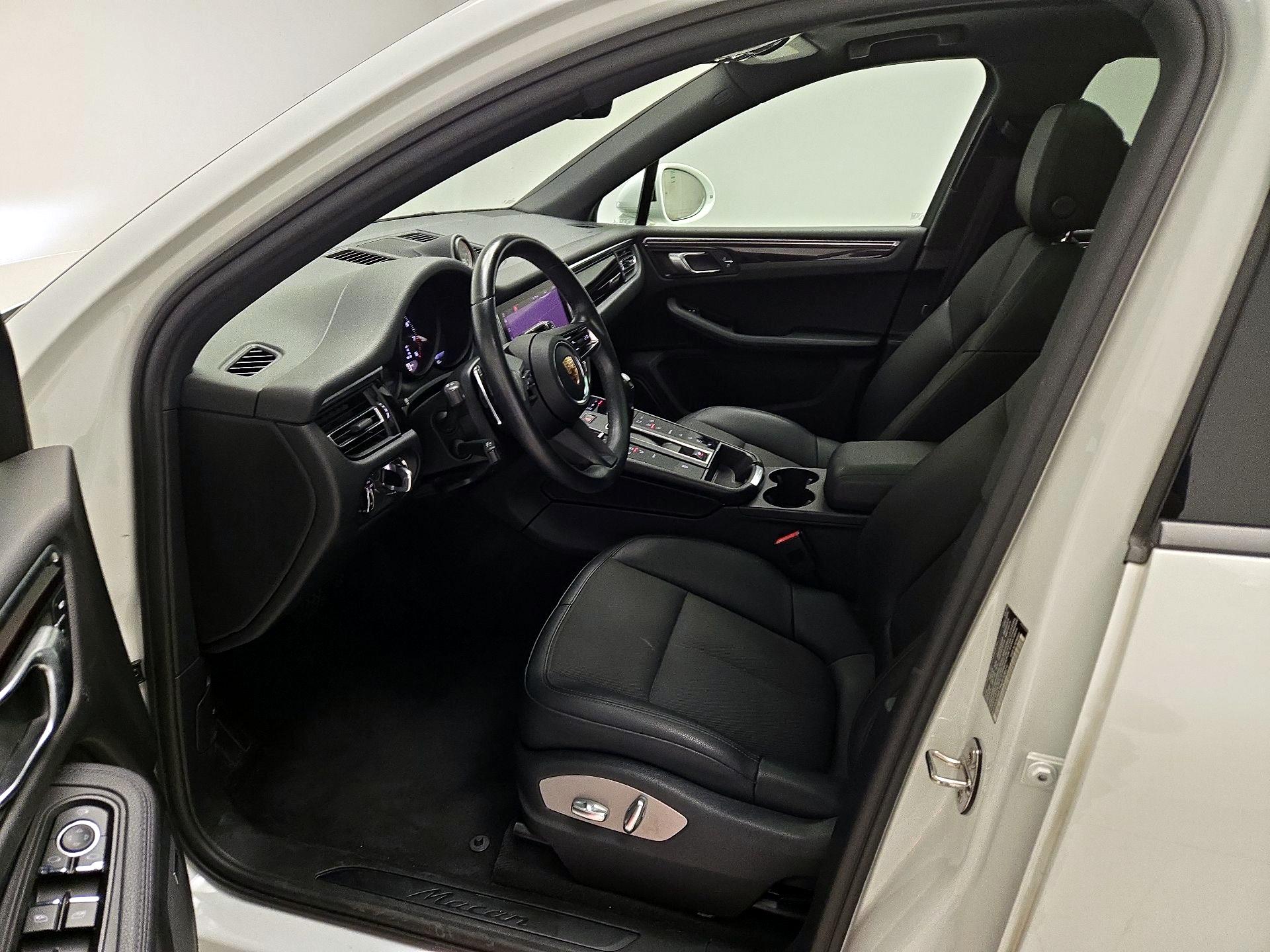 Thumbnail: 2022 Porsche Macan - 11