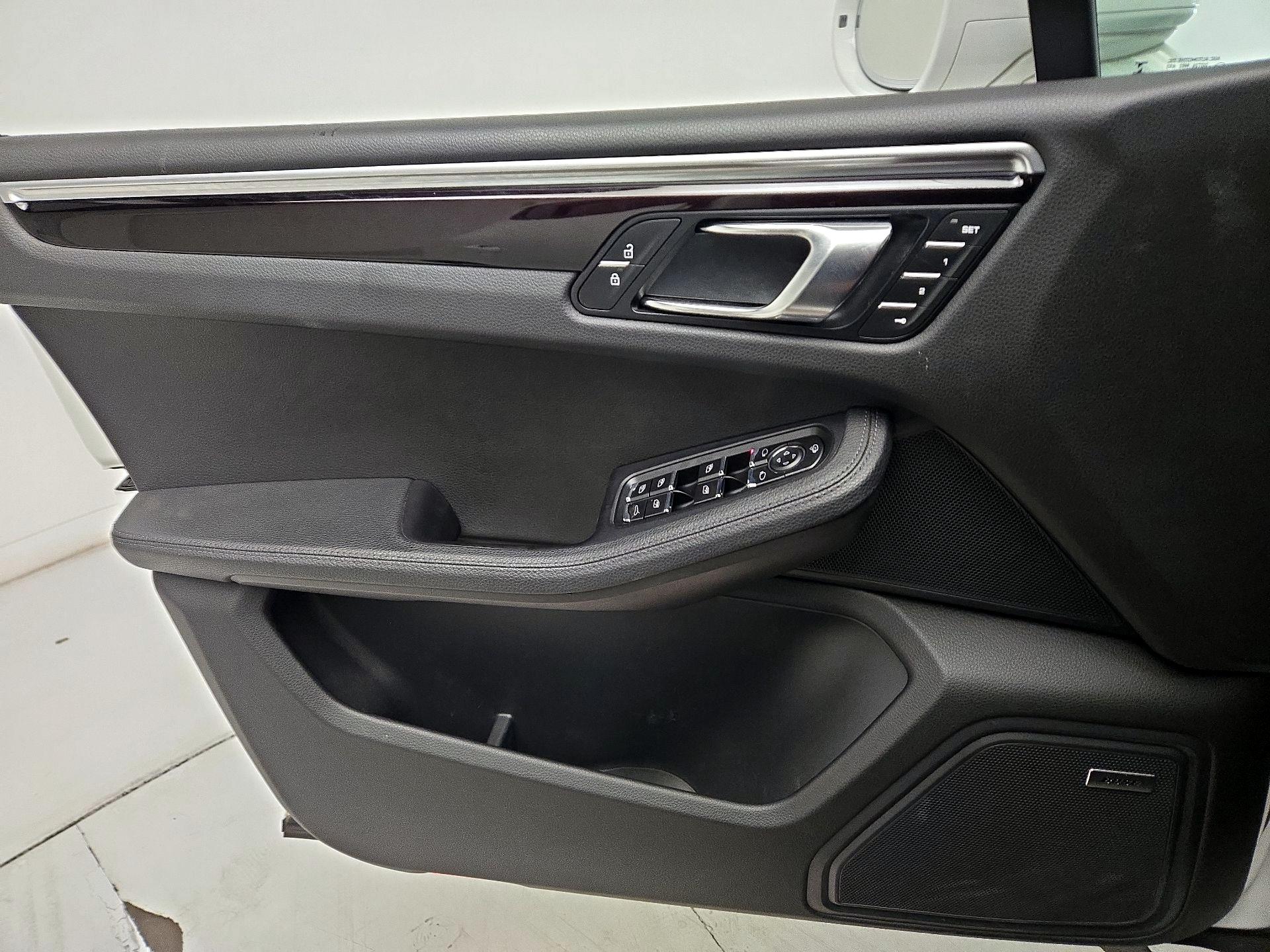 Thumbnail: 2022 Porsche Macan - 12