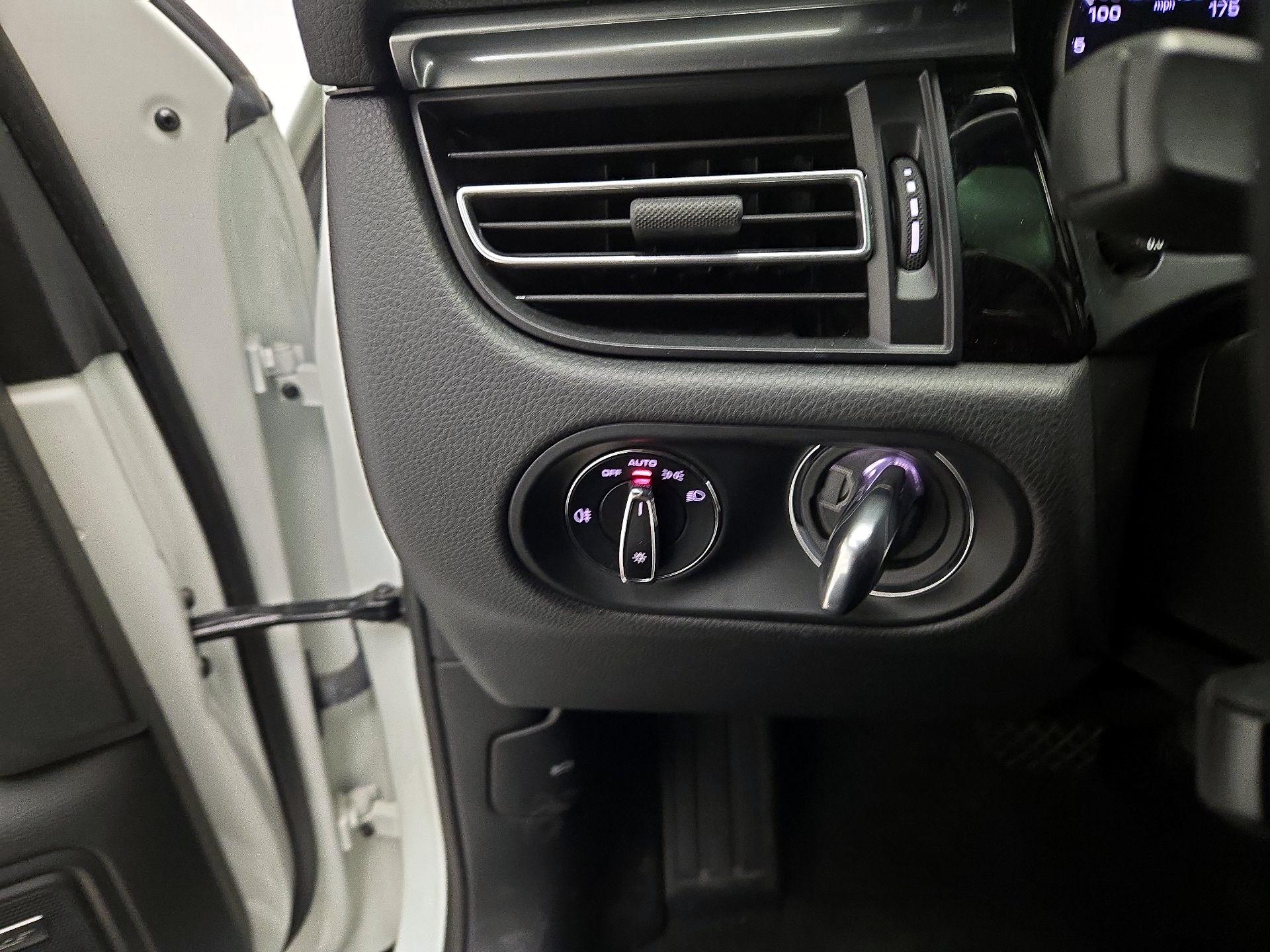 Thumbnail: 2022 Porsche Macan - 13