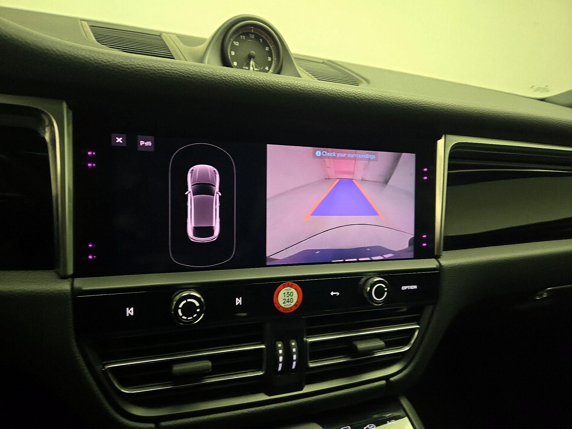 Thumbnail: 2022 Porsche Macan - 15