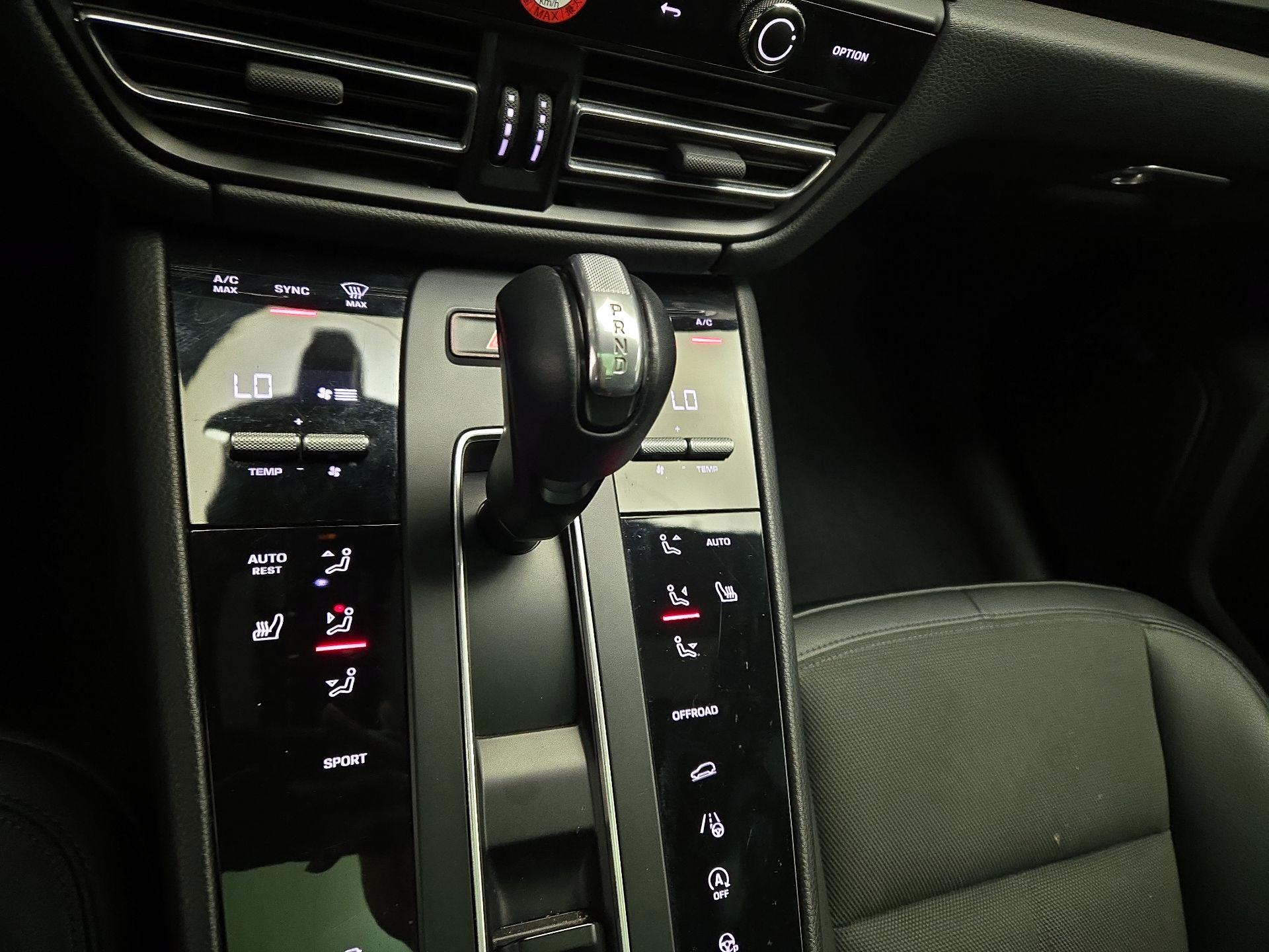 Thumbnail: 2022 Porsche Macan - 18