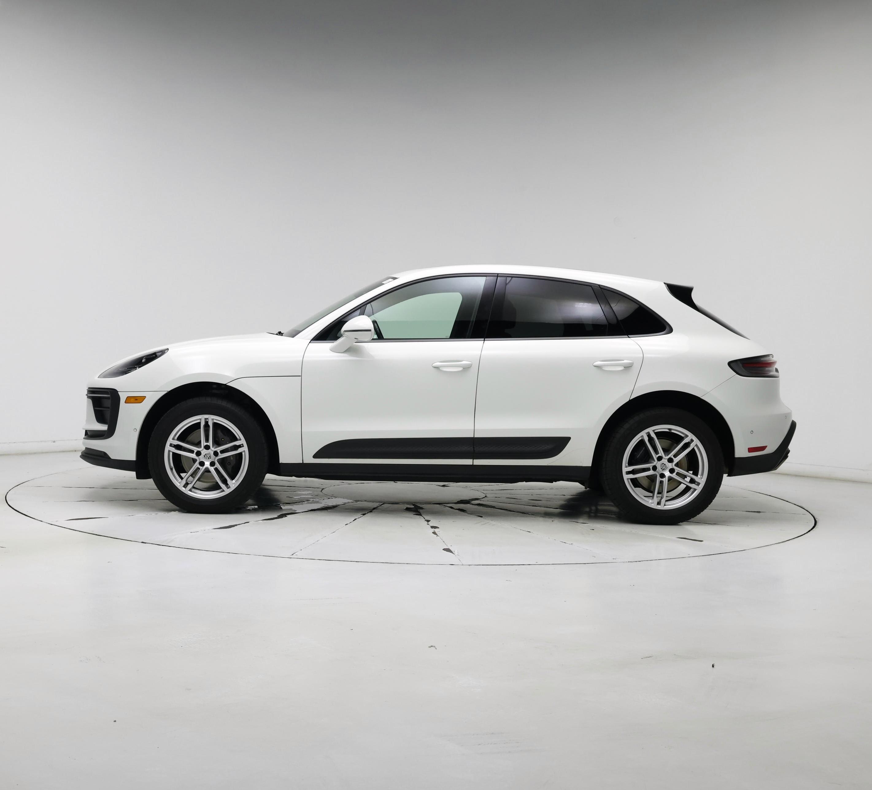 Thumbnail: 2022 Porsche Macan - 3