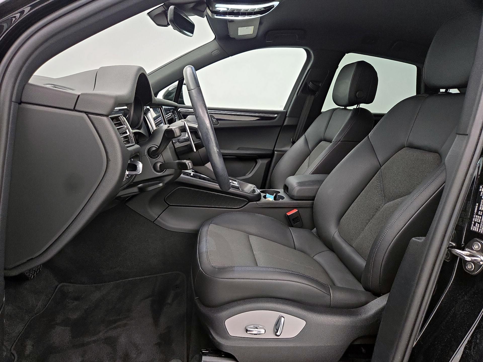 Thumbnail: 2022 Porsche Macan - 11