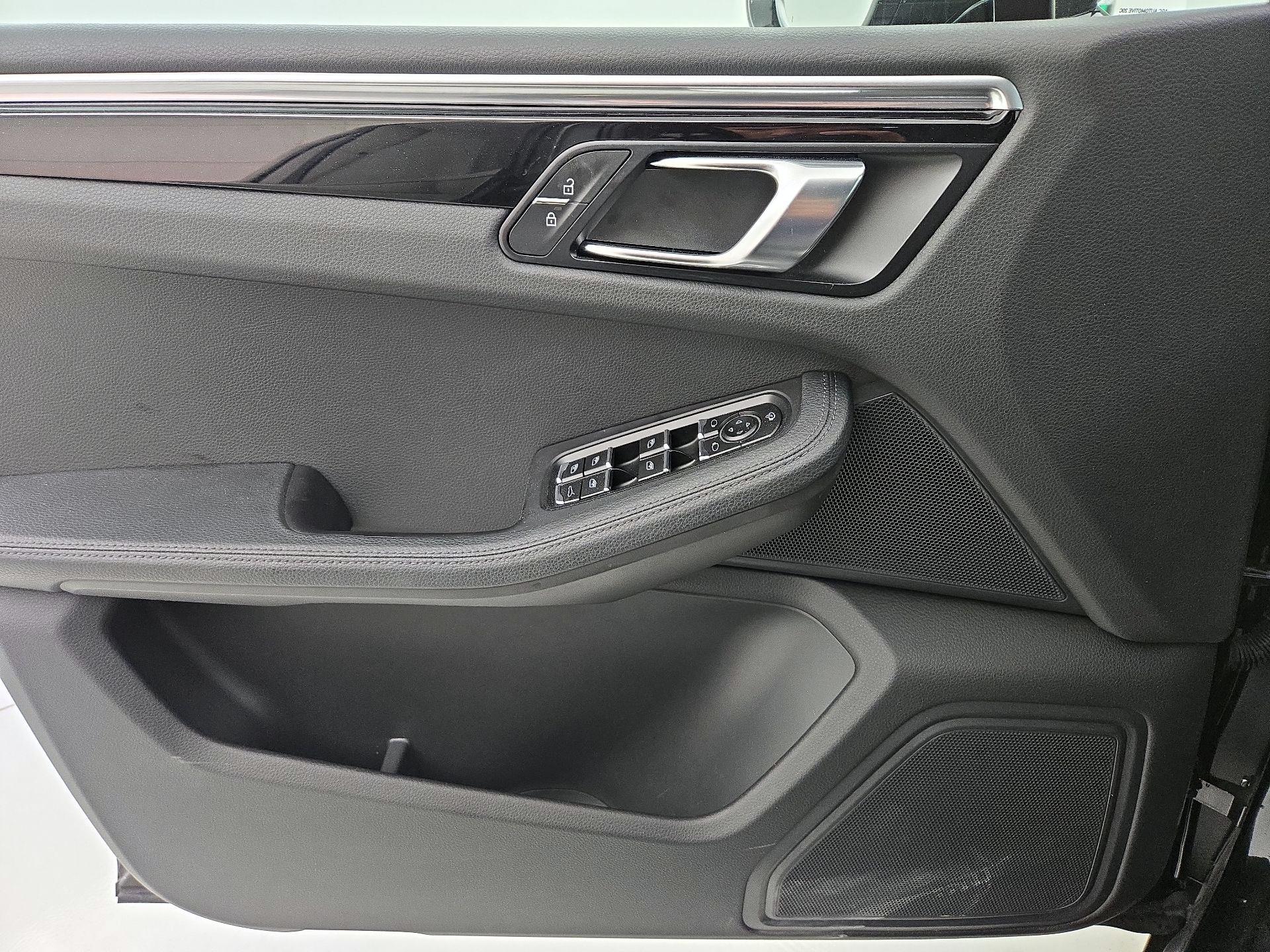 Thumbnail: 2022 Porsche Macan - 12