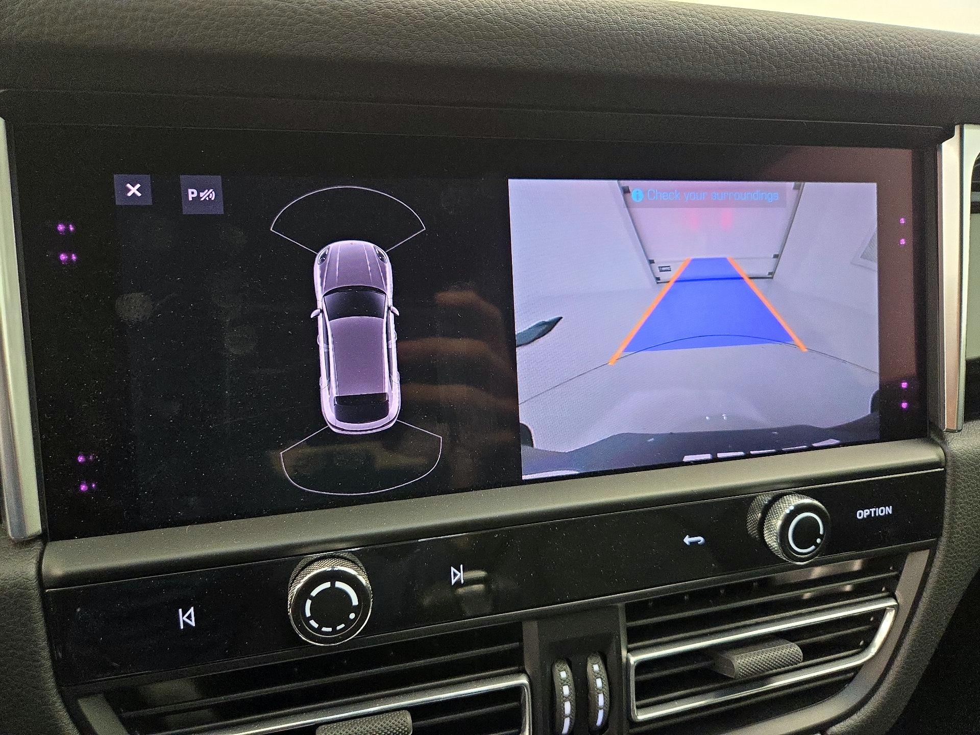 Thumbnail: 2022 Porsche Macan - 15