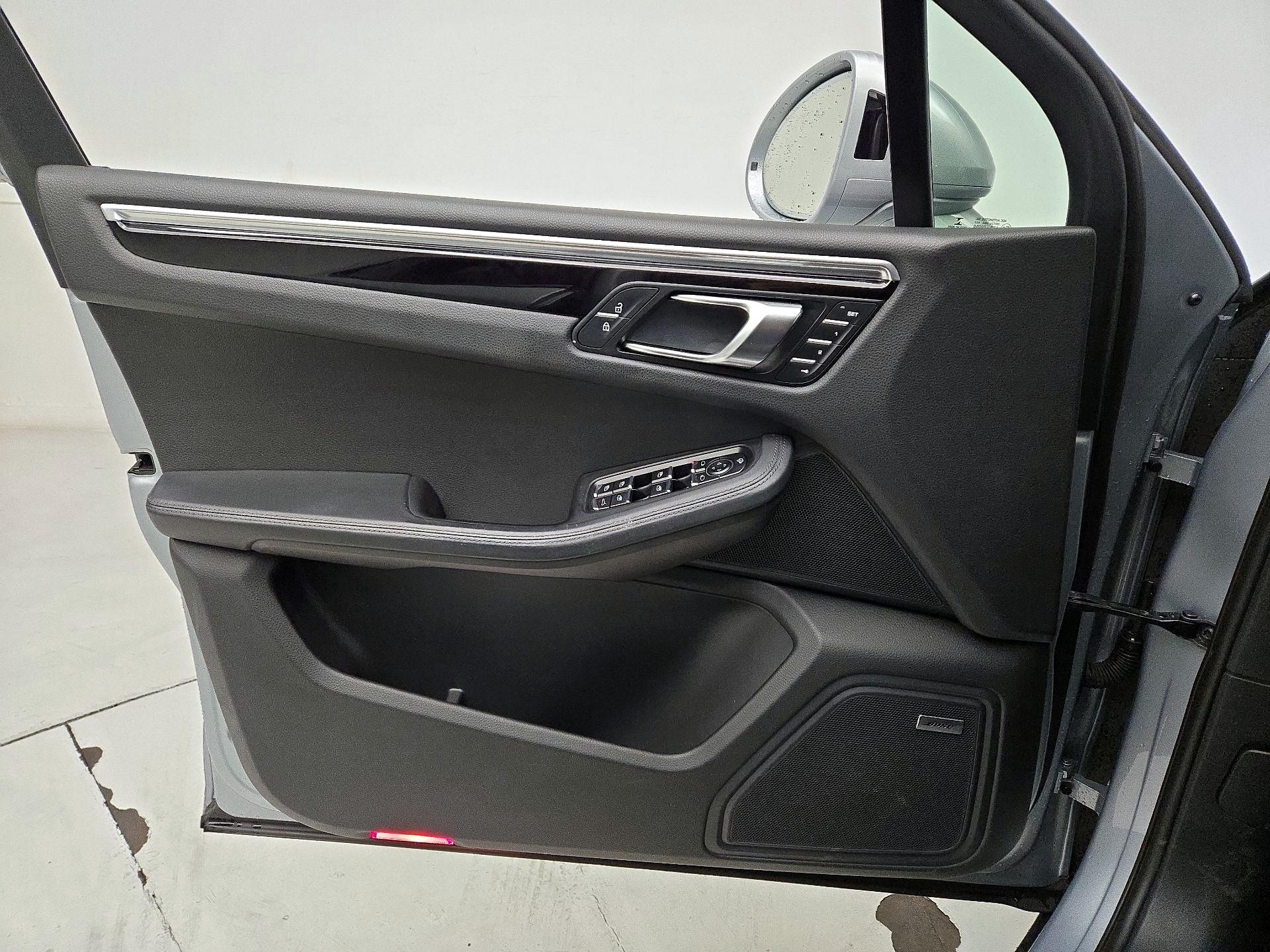 Thumbnail: 2023 Porsche Macan - 12