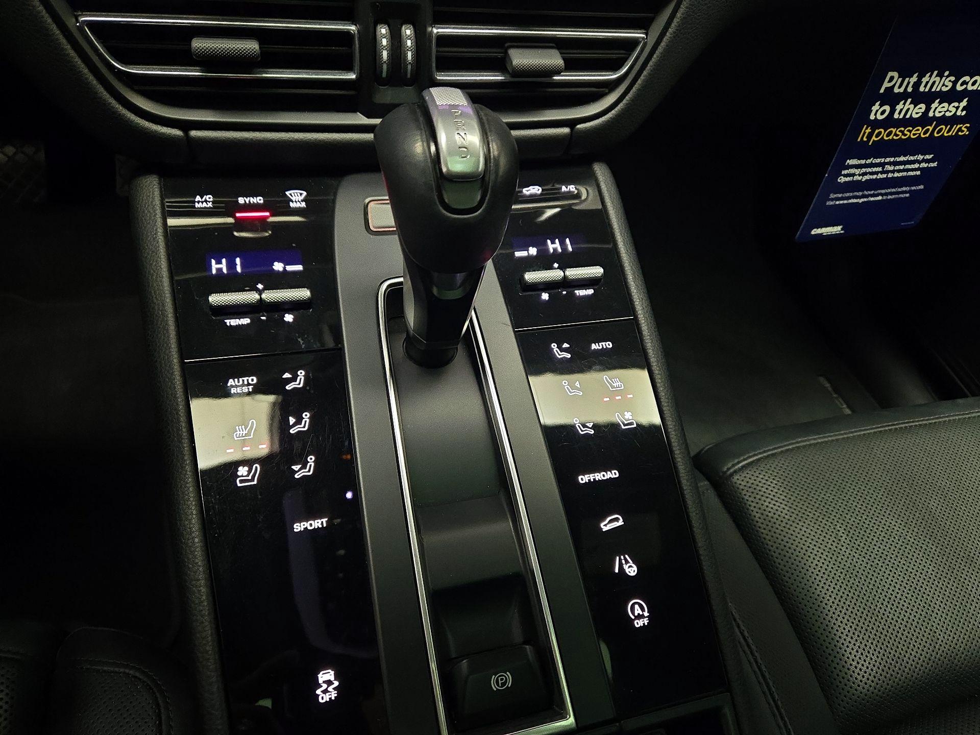 Thumbnail: 2023 Porsche Macan - 17