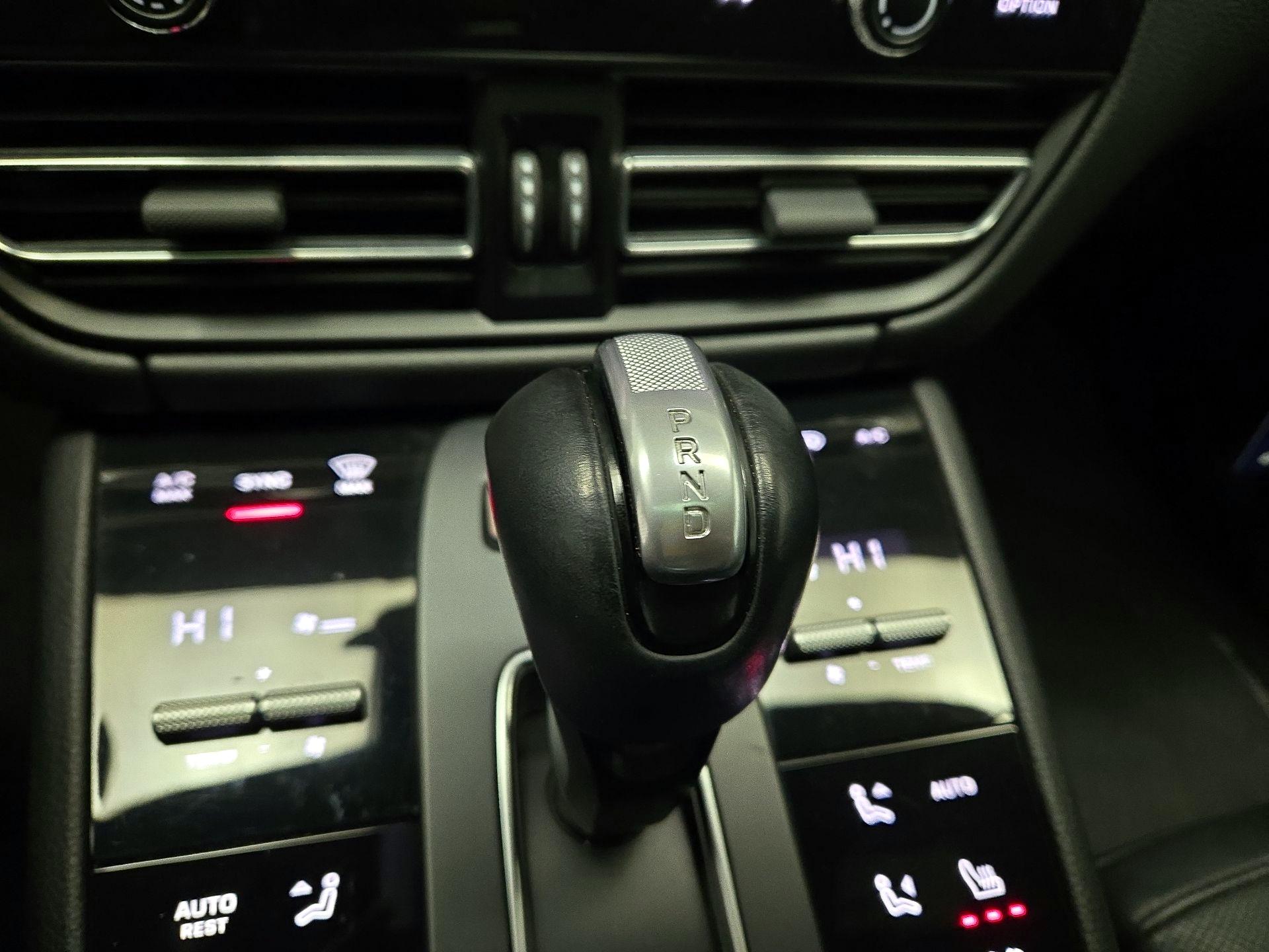 Thumbnail: 2023 Porsche Macan - 18