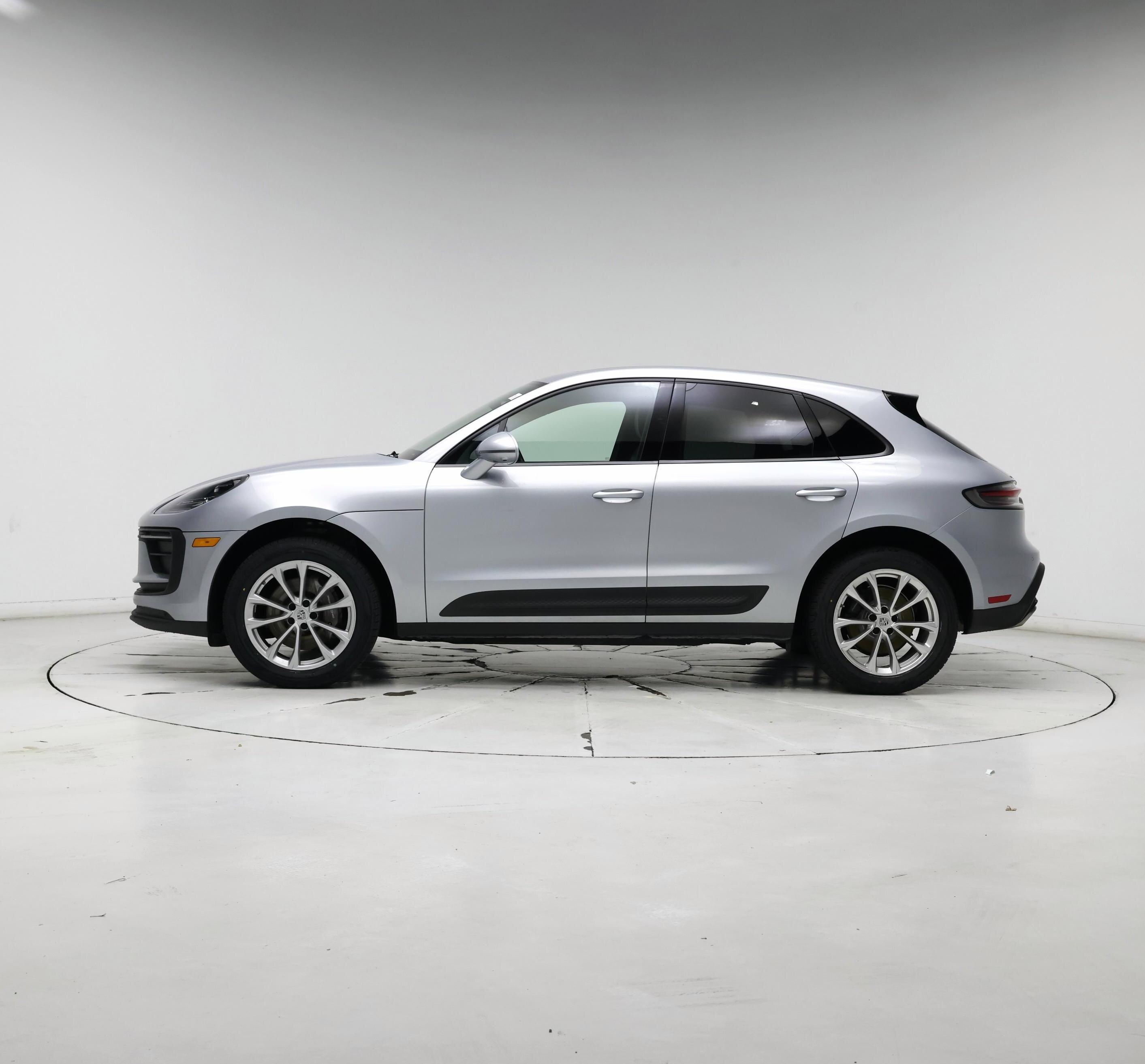Thumbnail: 2023 Porsche Macan - 3