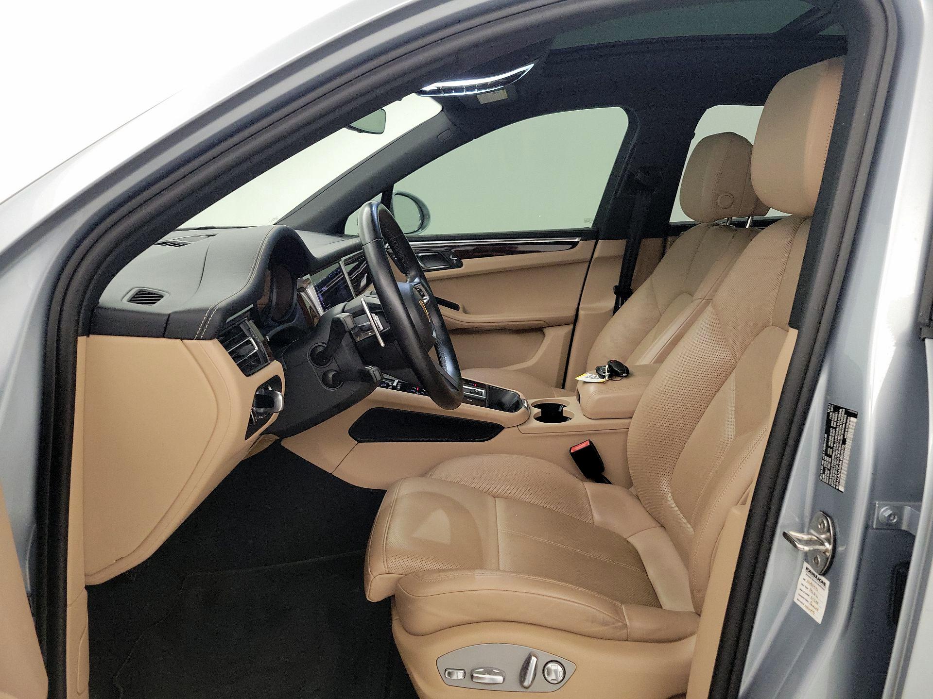 Thumbnail: 2022 Porsche Macan - 11