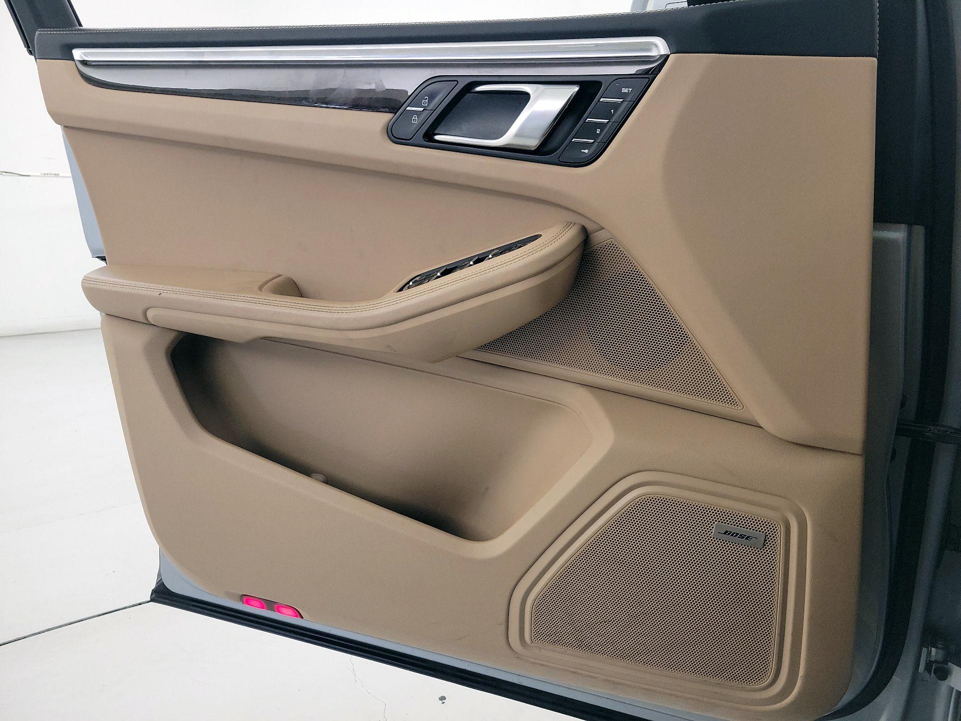 Thumbnail: 2022 Porsche Macan - 12