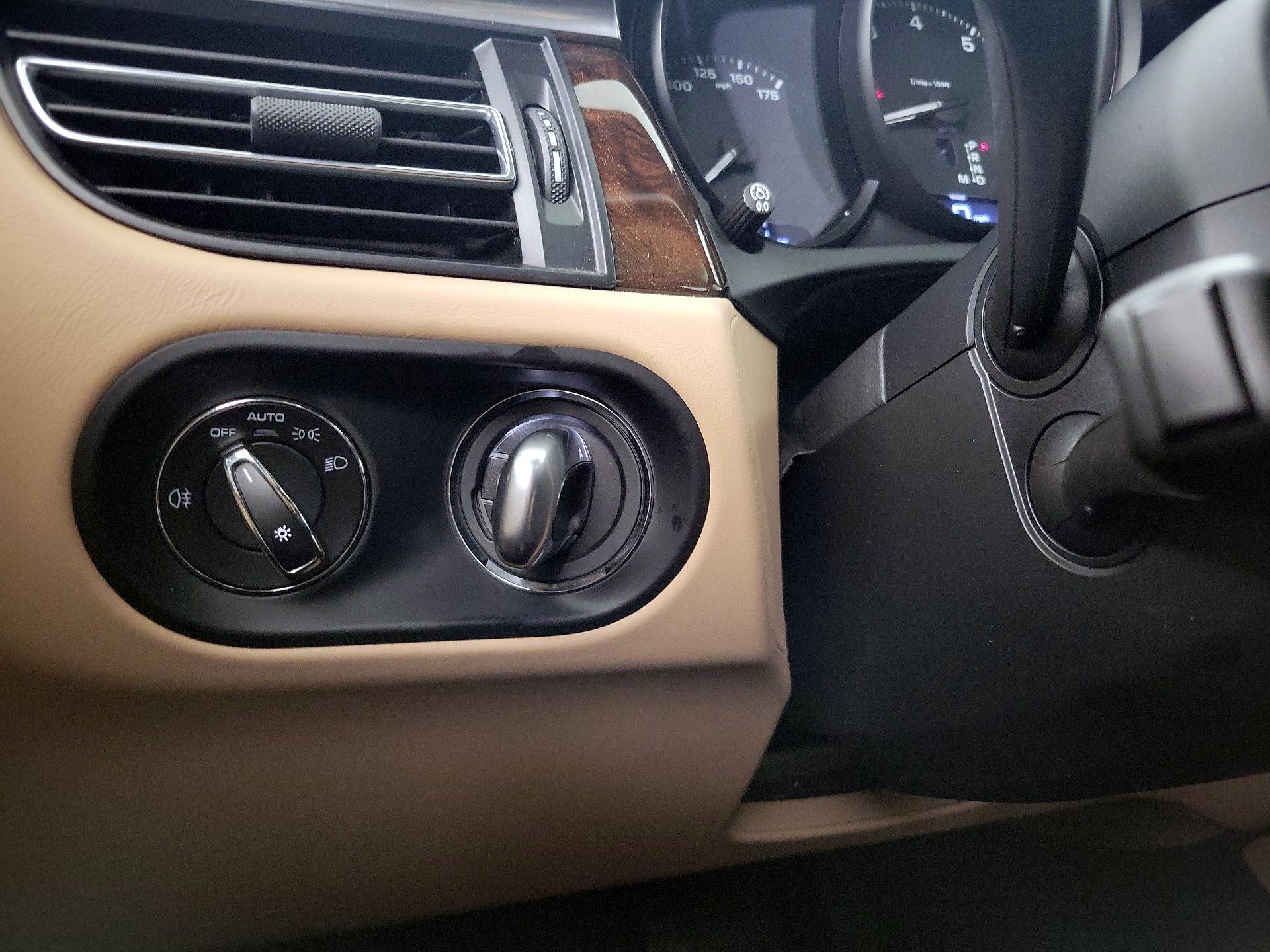 Thumbnail: 2022 Porsche Macan - 13