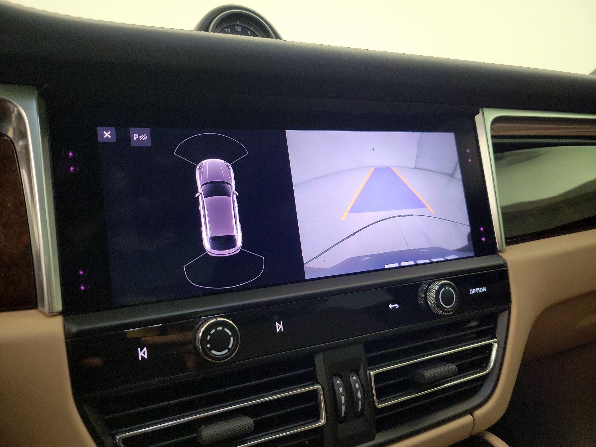 Thumbnail: 2022 Porsche Macan - 14