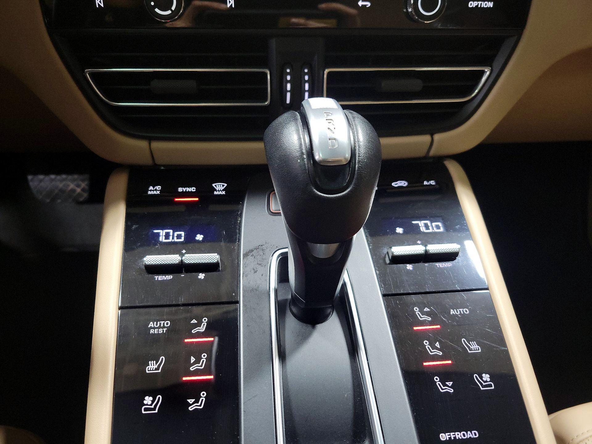 Thumbnail: 2022 Porsche Macan - 17