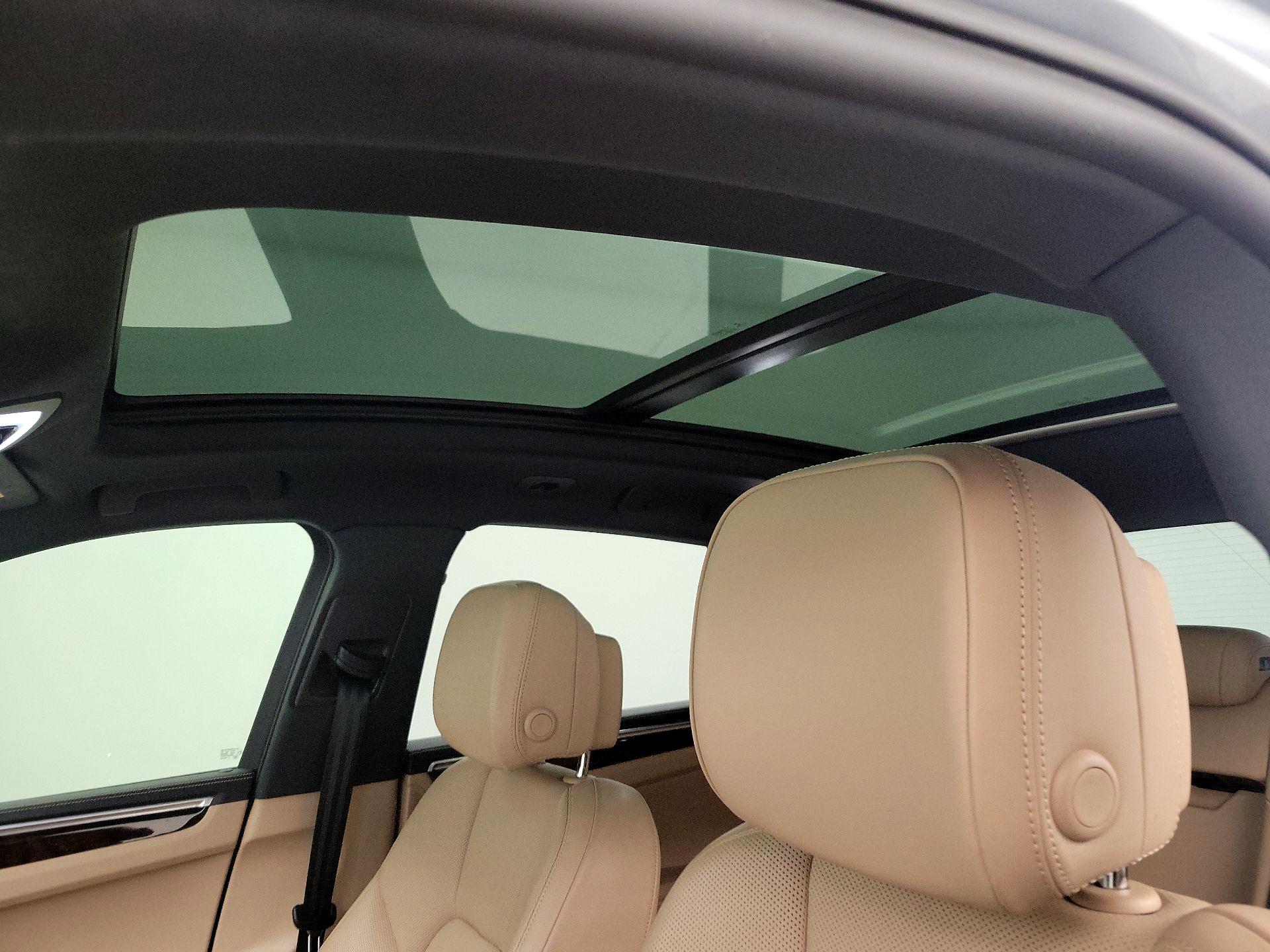 Thumbnail: 2022 Porsche Macan - 18