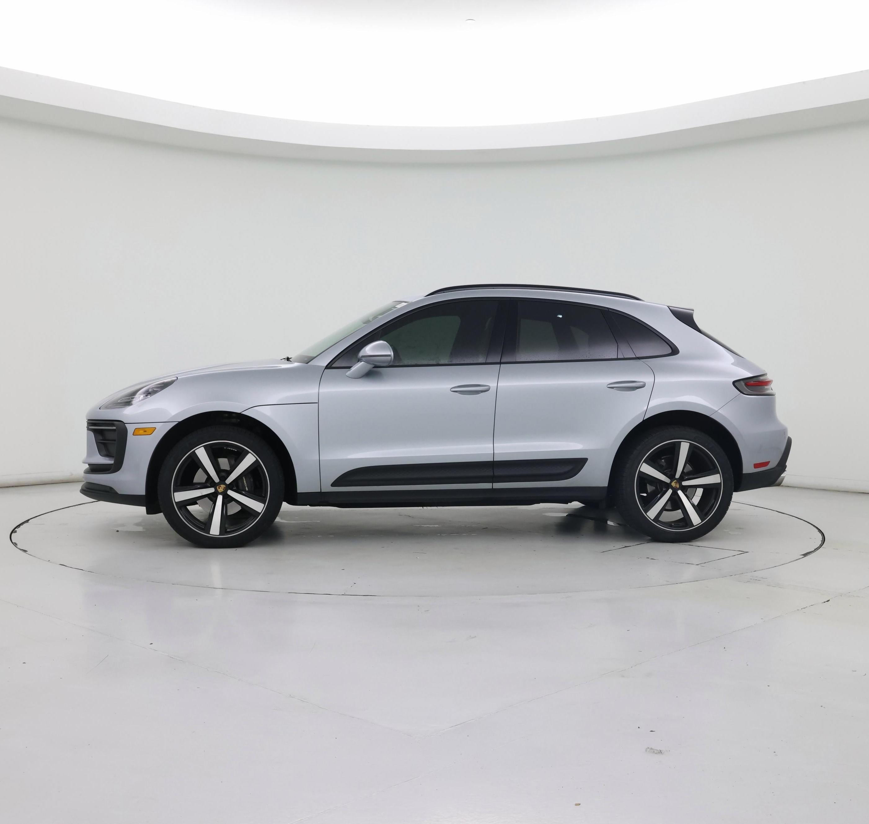 Thumbnail: 2022 Porsche Macan - 3
